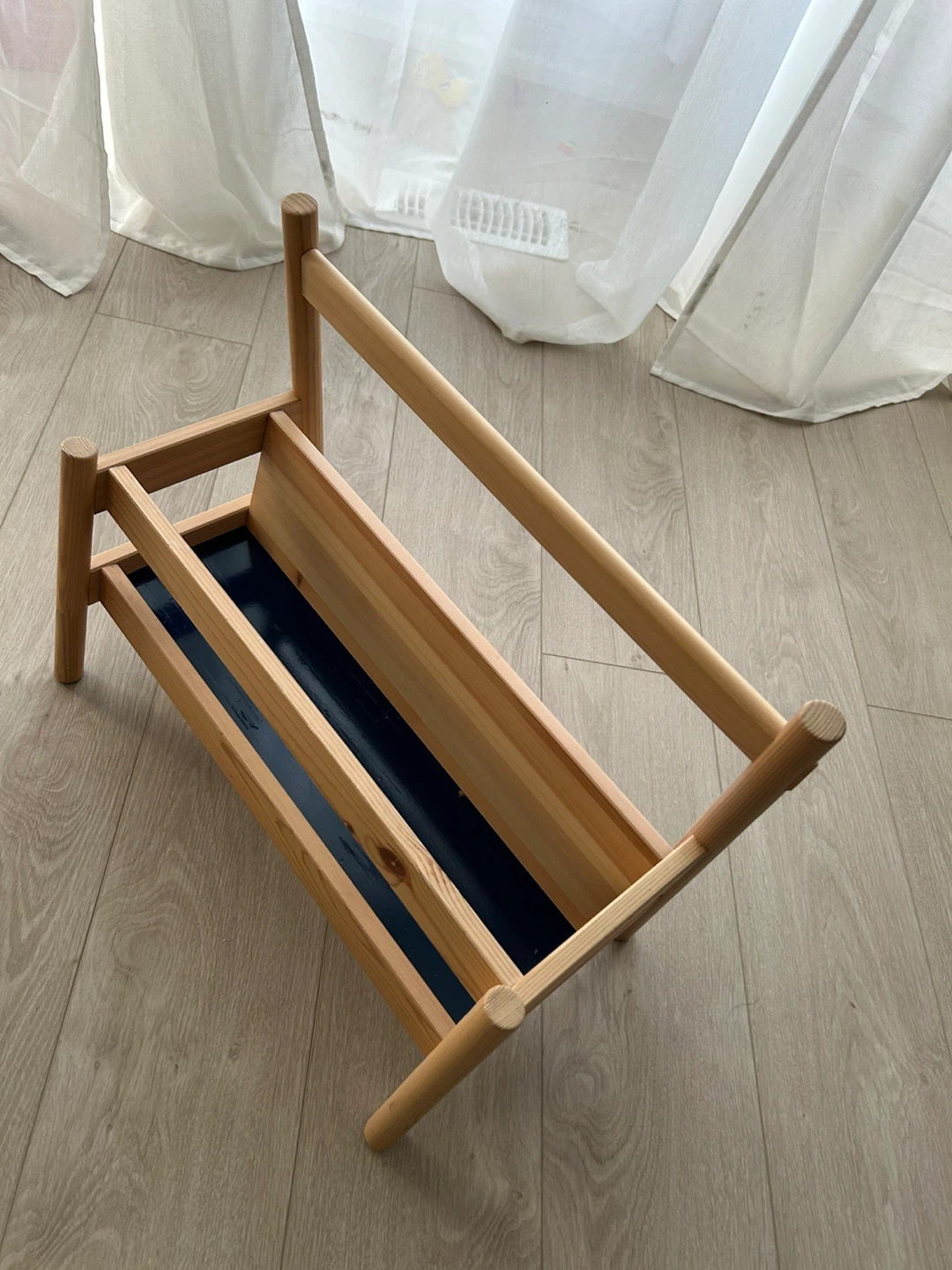 Wooden ikea kid bookshelf rack - photo 2