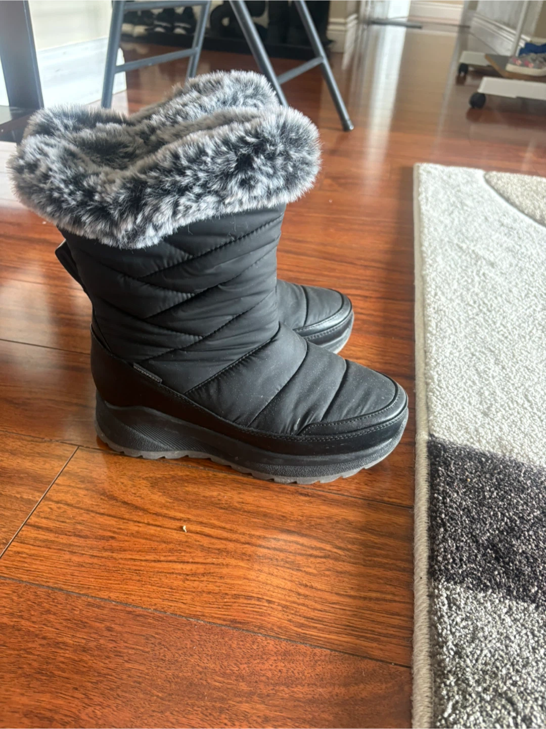 Black snow Puffer ladies Boots with Faux Fur Trim