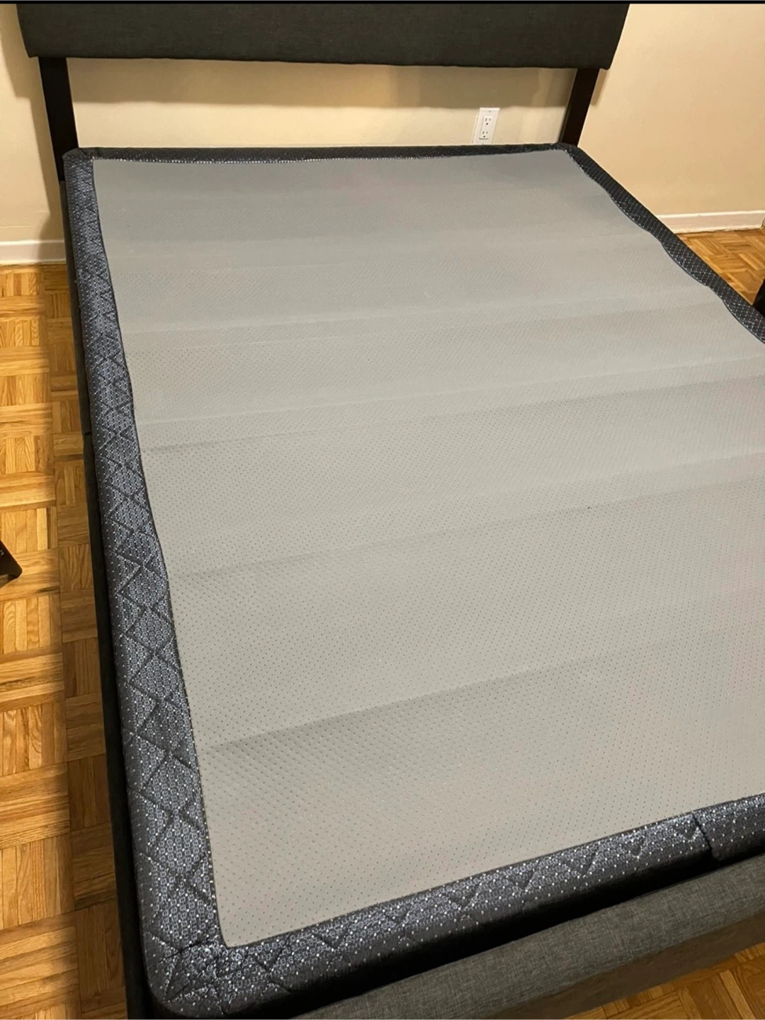 Structube Queen size bed frame + spring box - photo 3