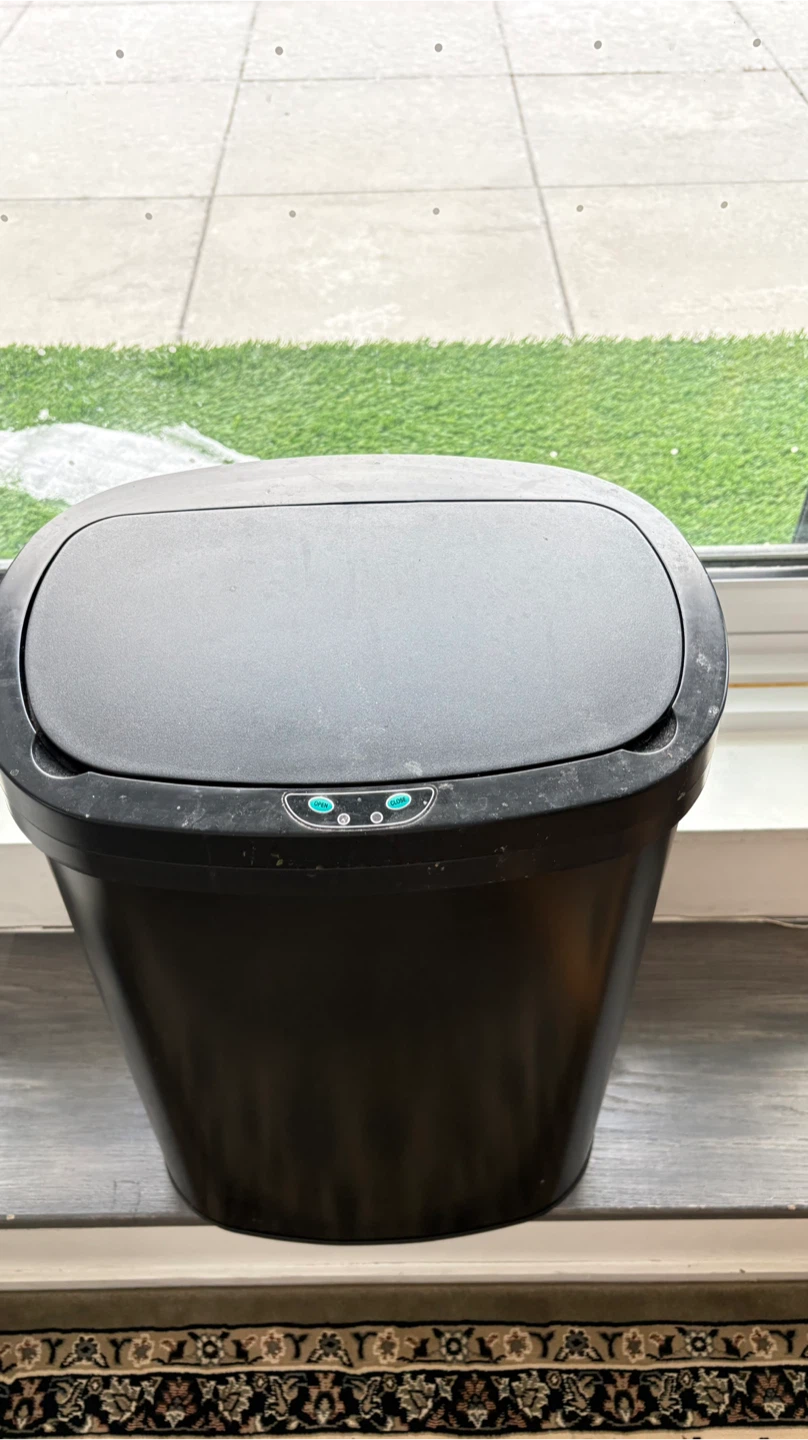 Black Automatic Sensor Trash Can - photo 2