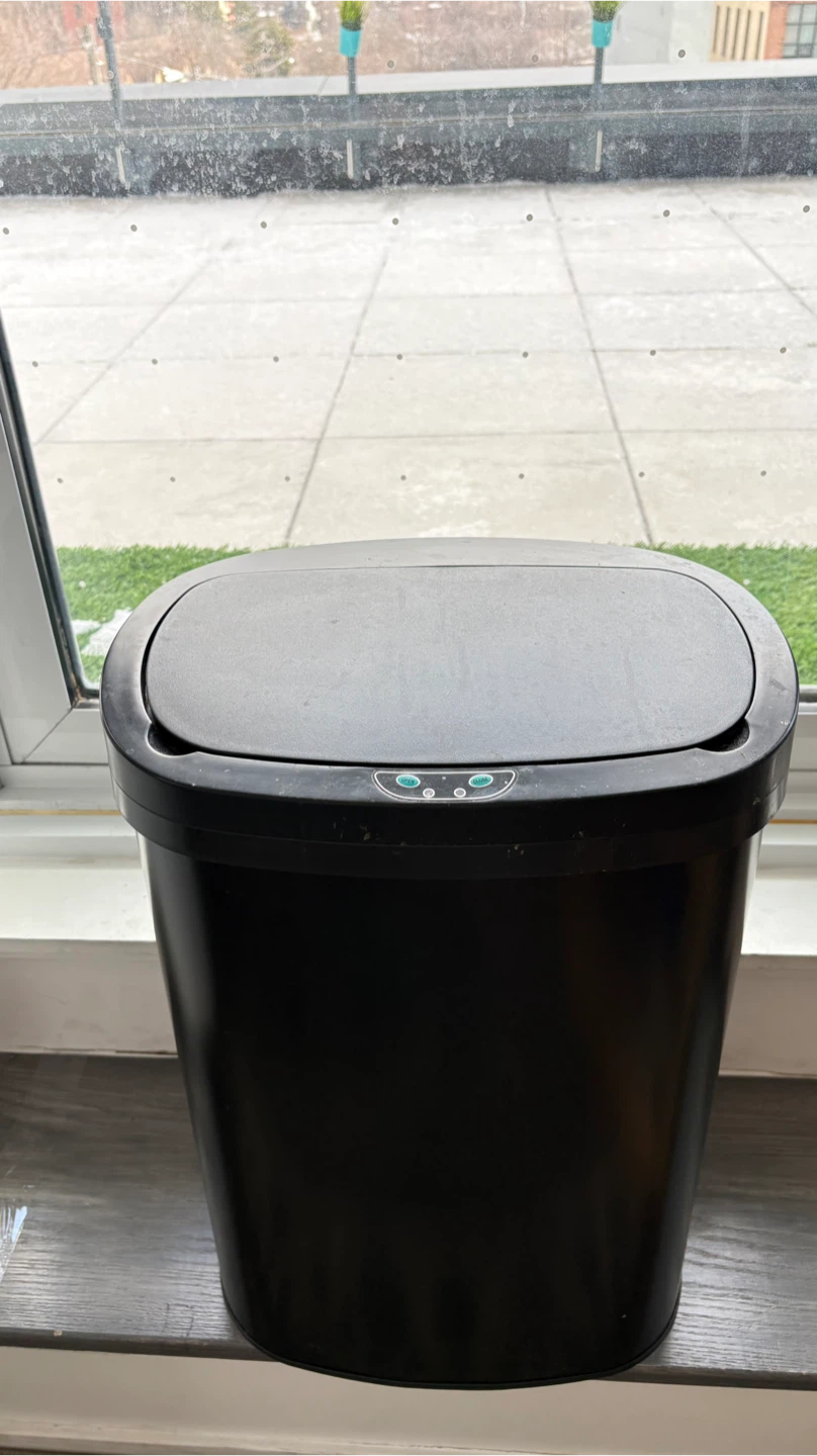 Black Automatic Sensor Trash Can