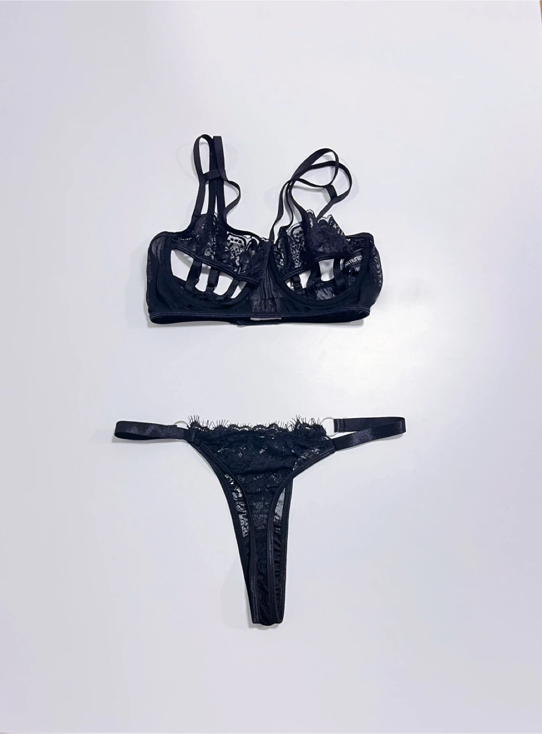 PrettyLittleThing Black Lace Bra and Thong Set - Size M