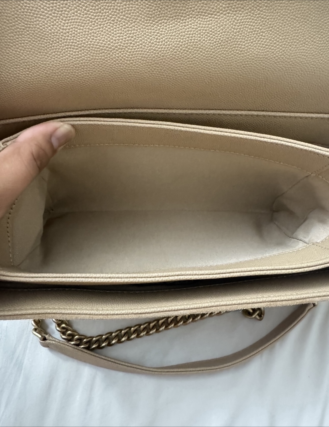 Chanel flap bag Beige Caviar Leather - photo 5