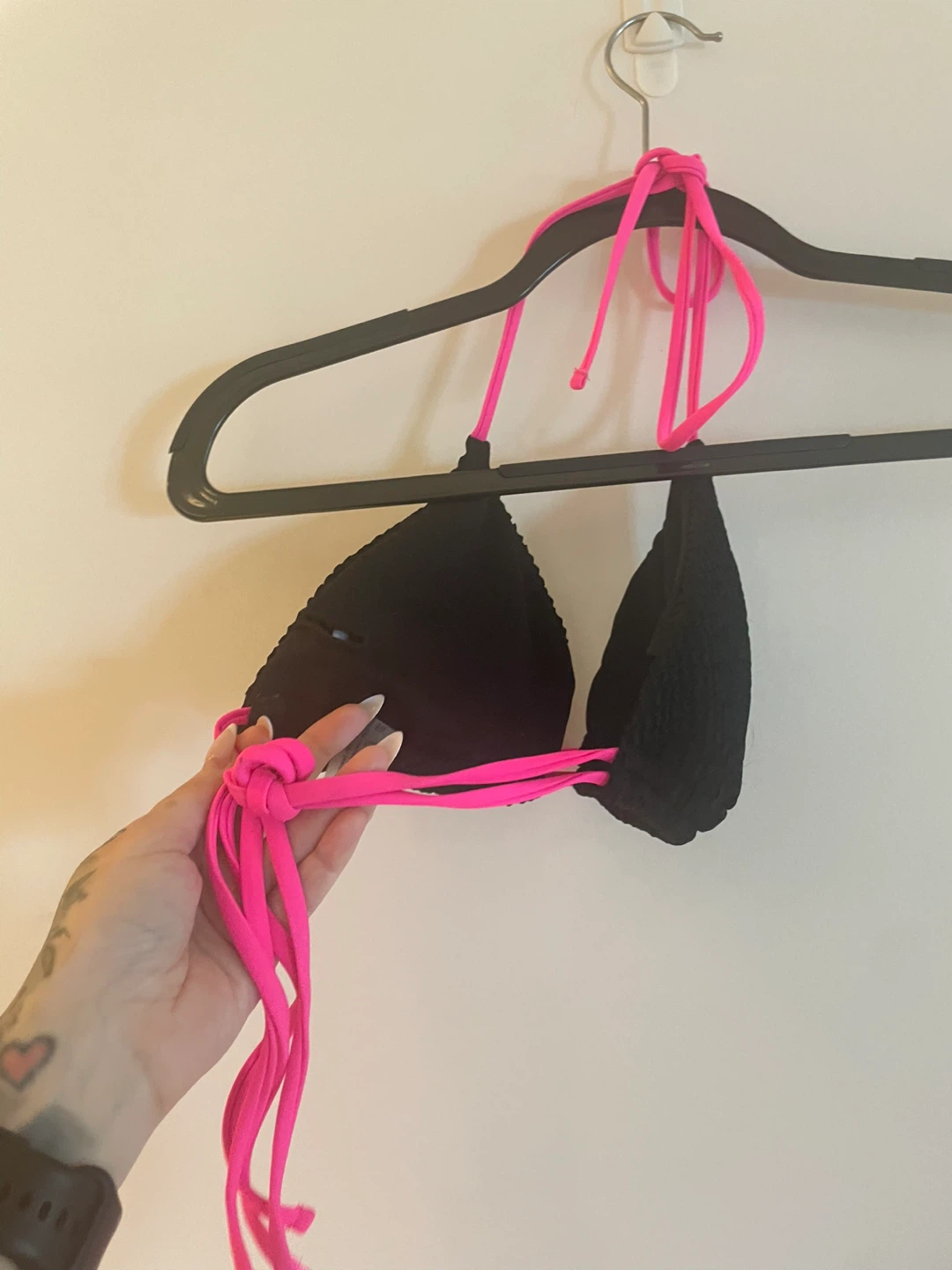 NEVER WORN Black bikini W/ HOT pink straps - photo 2