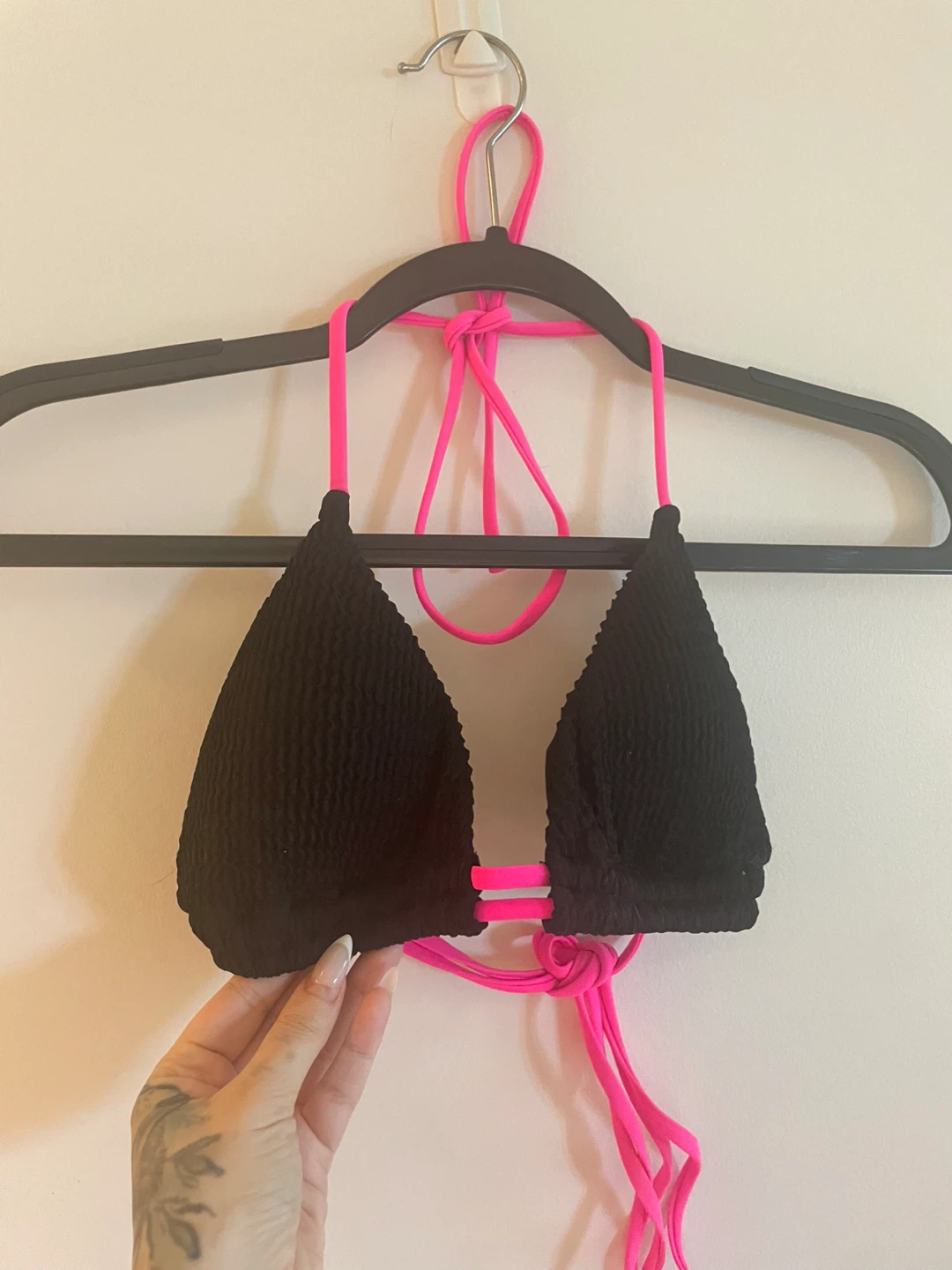 NEVER WORN Black bikini W/ HOT pink straps