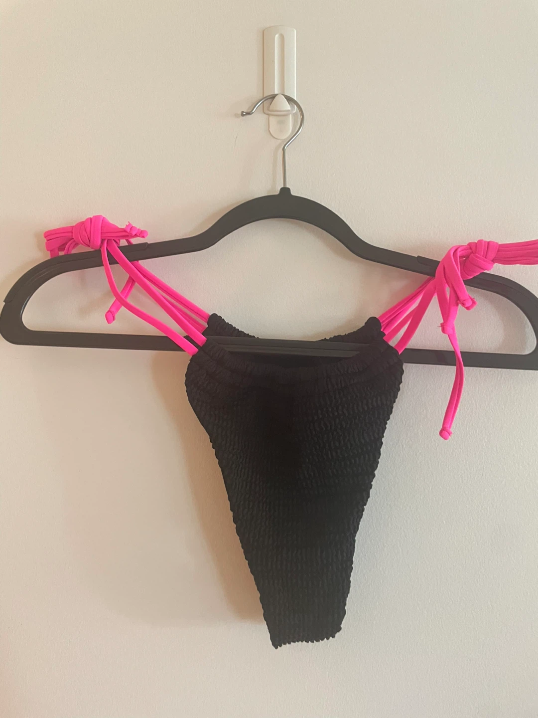NEVER WORN Black bikini W/ HOT pink straps - photo 5