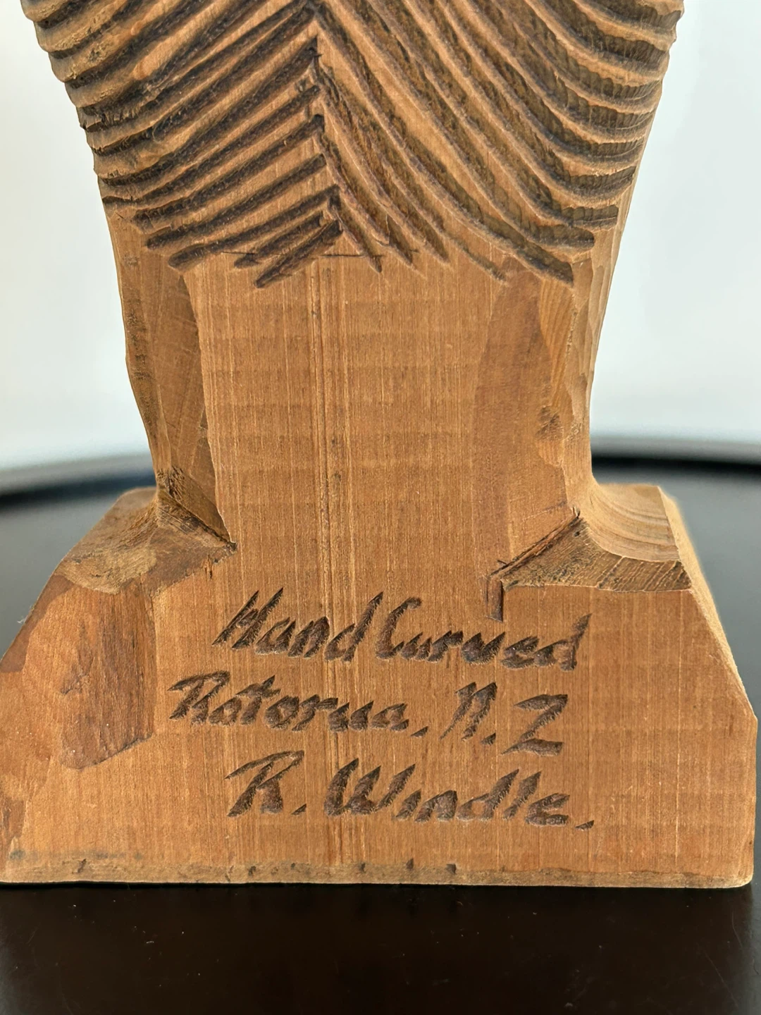 Vintage Māori Hand-Carved Wood Bust – Signed - photo 2