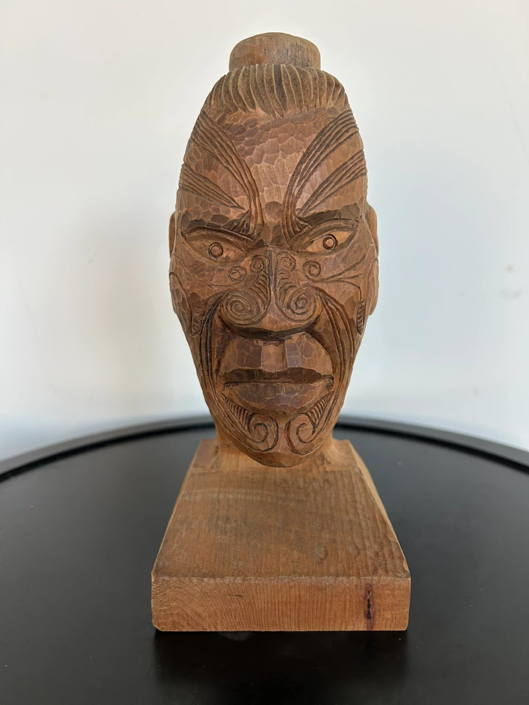 Vintage Māori Hand-Carved Wood Bust – Signed - photo 4