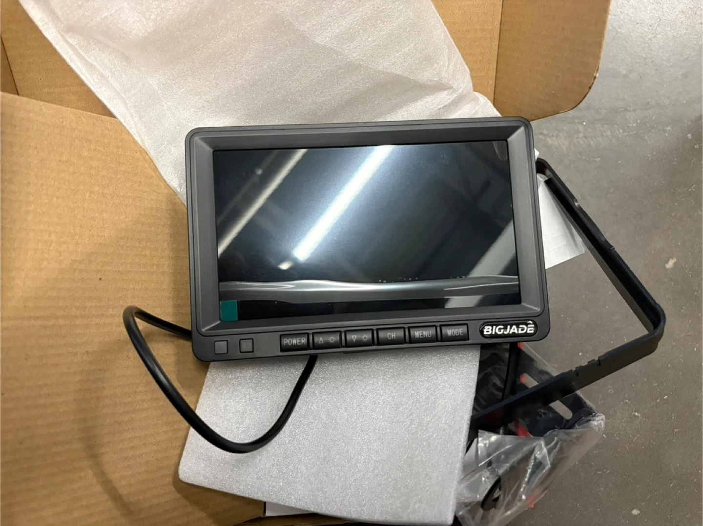 BIGJADE Wireless Backup Camera System with 7" Monitor - photo 3