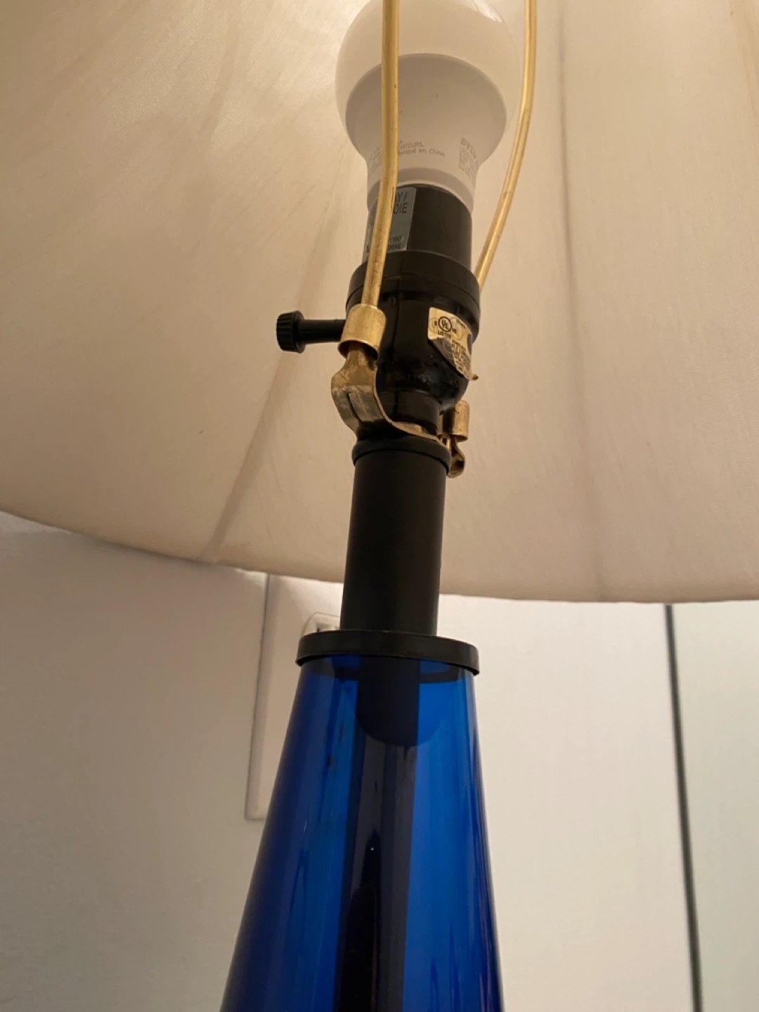Blue 💙 Plastic Table Lamp with Cream Shade - photo 3