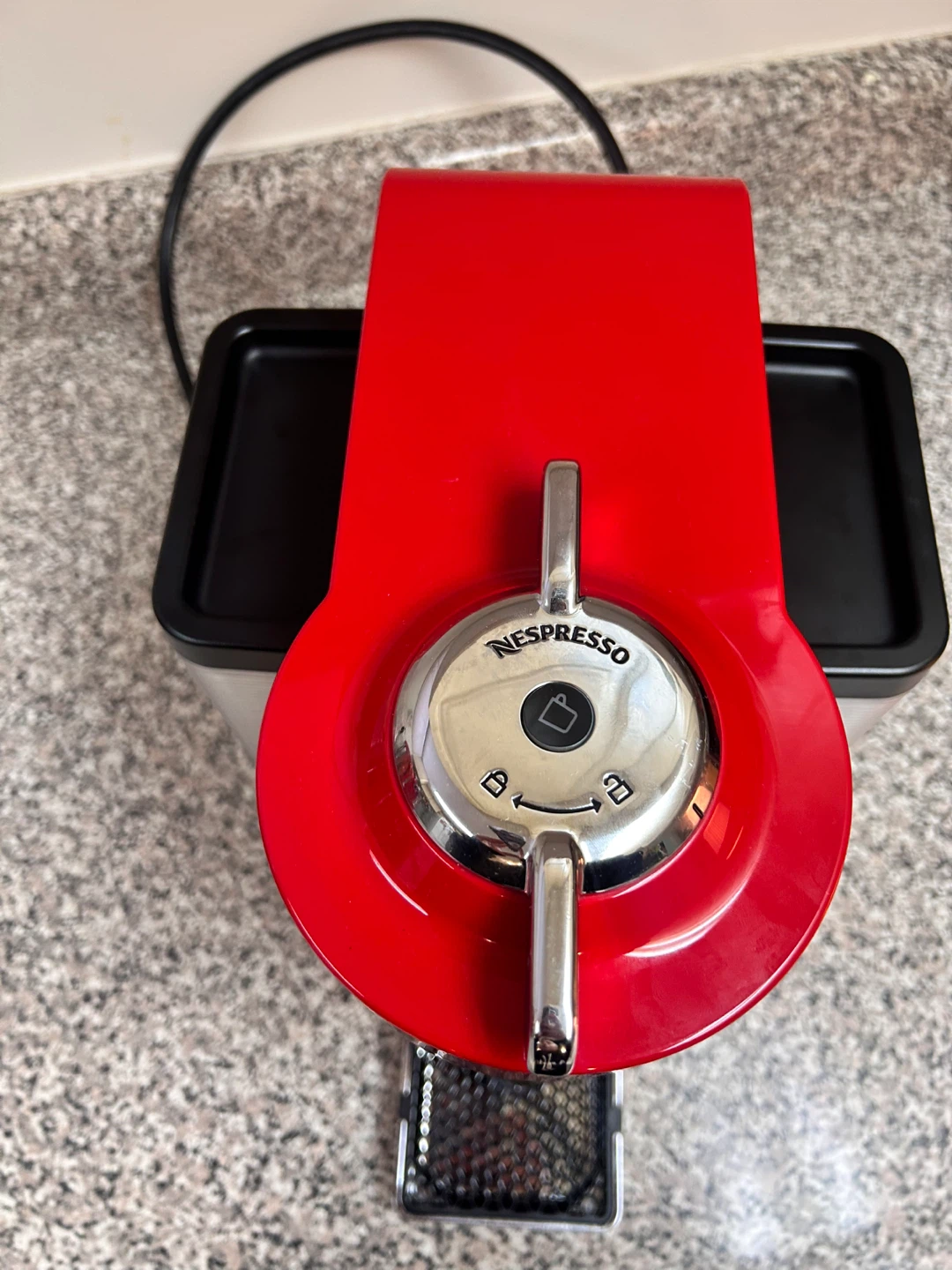 Red Nespresso Vertuo Coffee Machine - photo 3