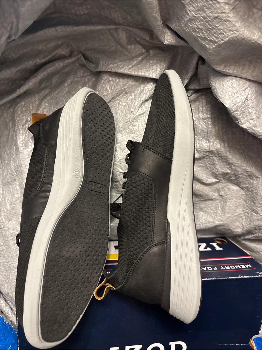 IZOD Men's Black Memory Foam Sneakers 10.5 - photo 2
