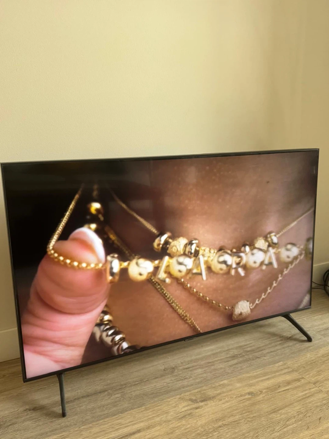 50” Samsung Smart TV - photo 2