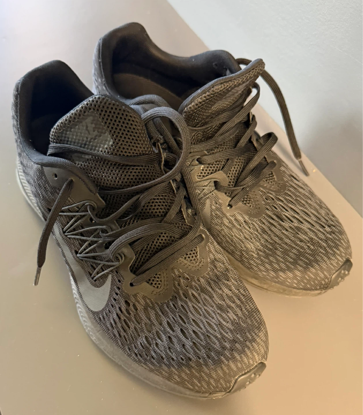 Nike Running Shoes Men's Size 9.5
