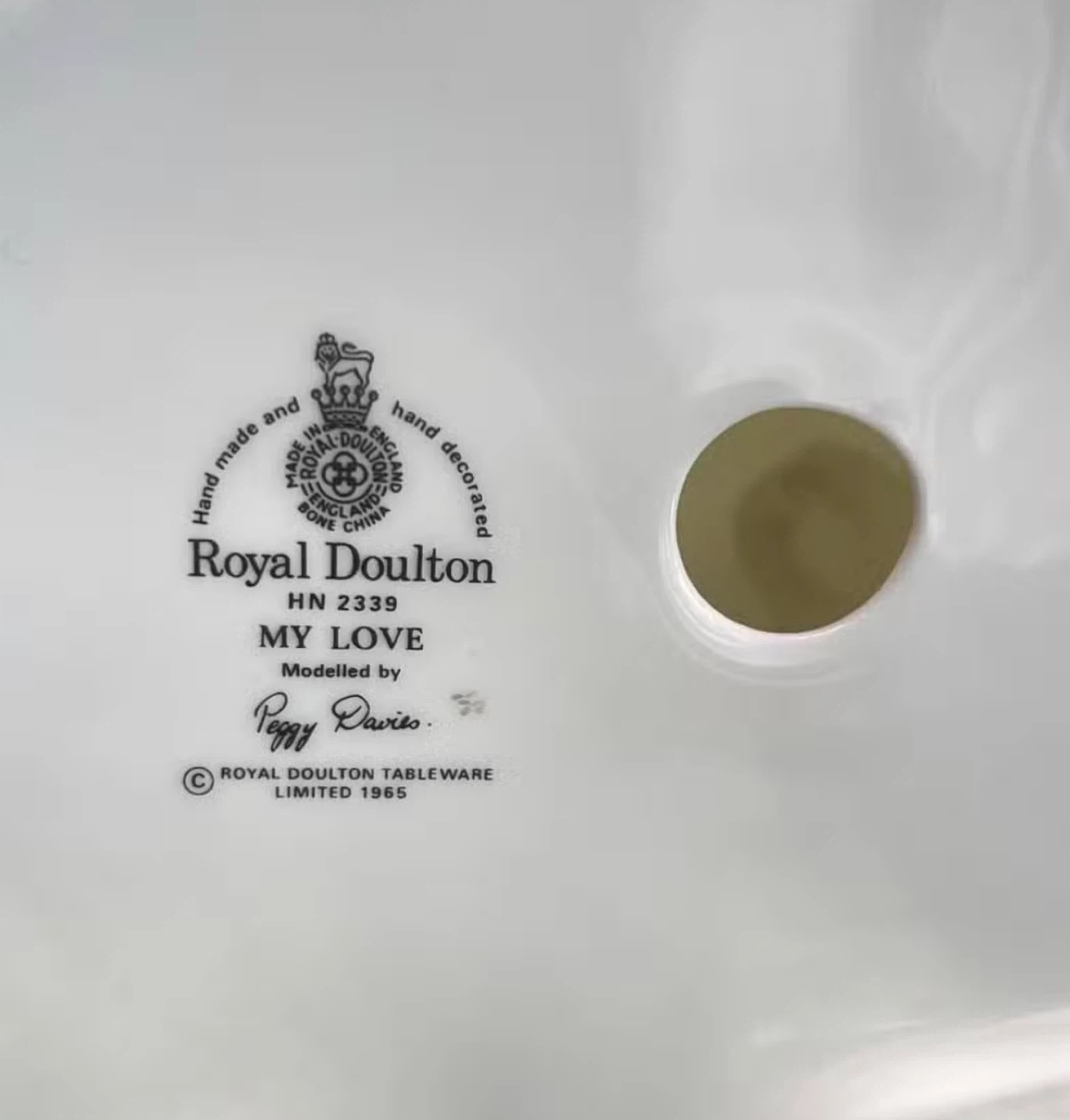 Royal Doulton 'My Love' Figurine HN 2339 - photo 2