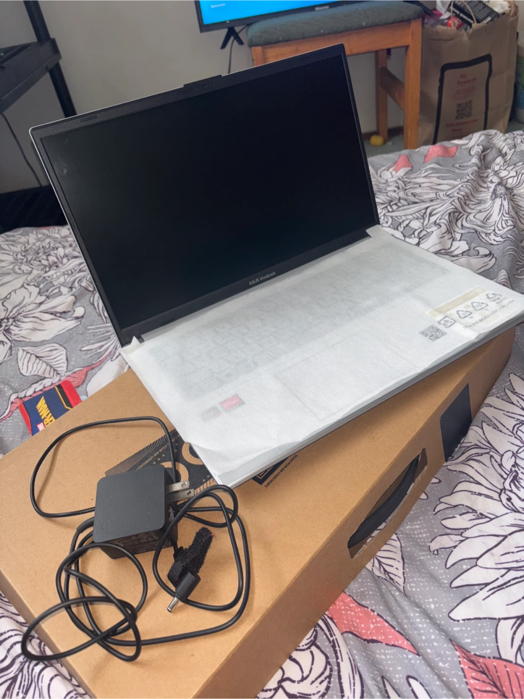 ASUS Vivobook Laptop - photo 4