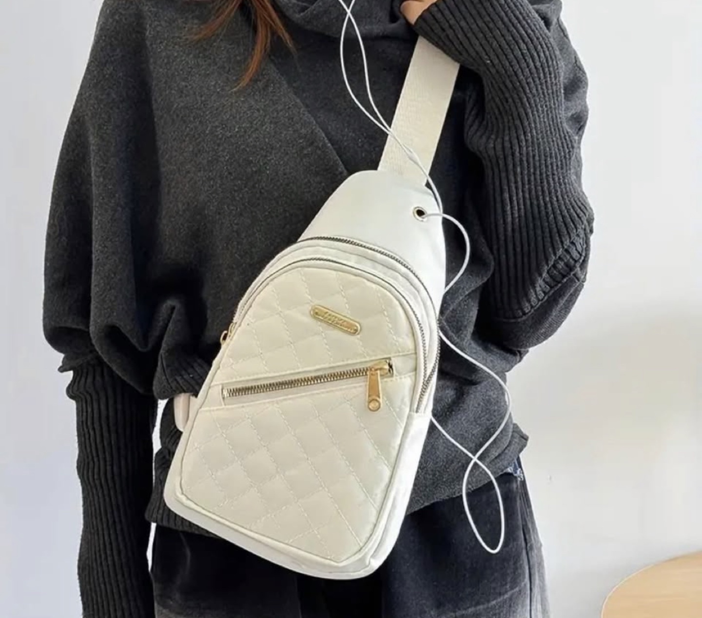 New-White Quilted Sling Bag - photo 4