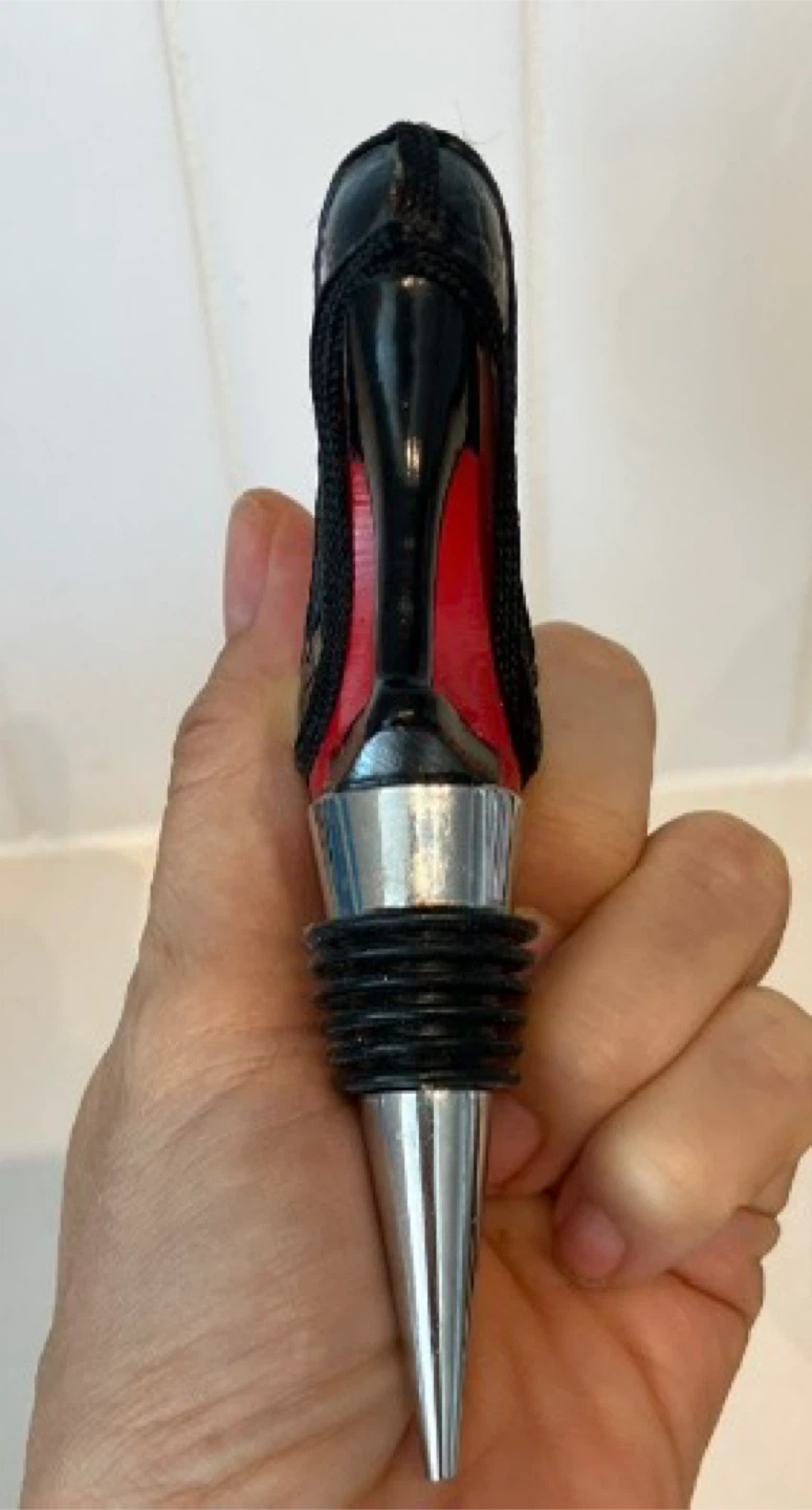 Fun red bottom wine holder with stopper - photo 4