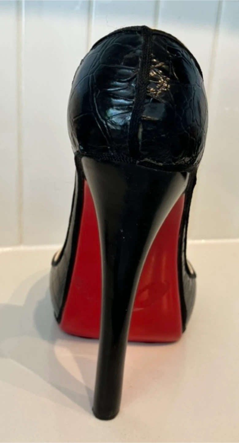 Fun red bottom wine holder with stopper - photo 2