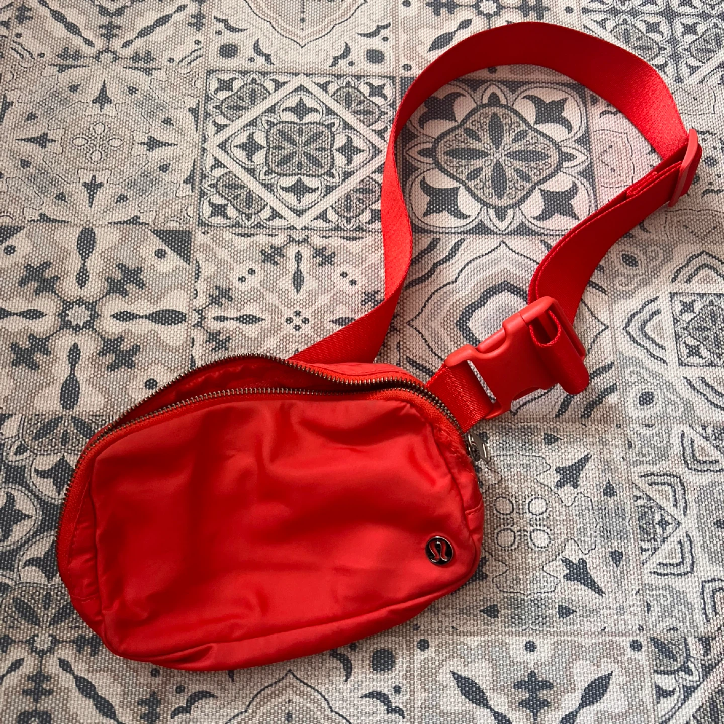 Lululemon Everywhere Belt Bag - Blood Orange