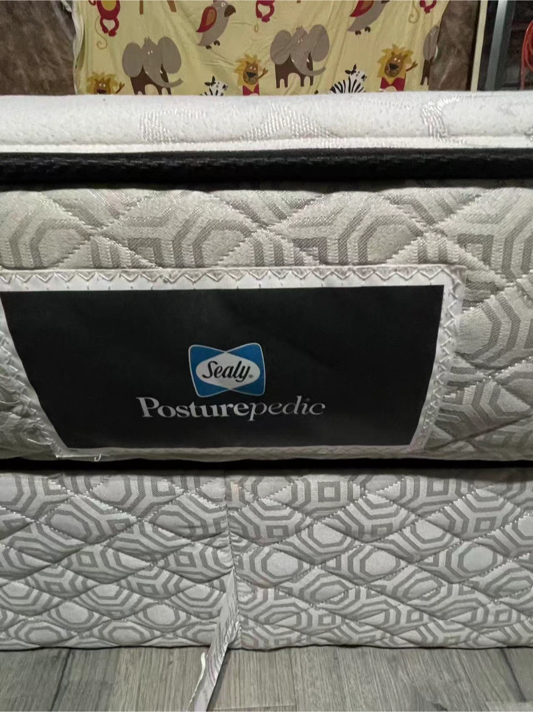 Sealy Posturepedic Mattress - photo 2