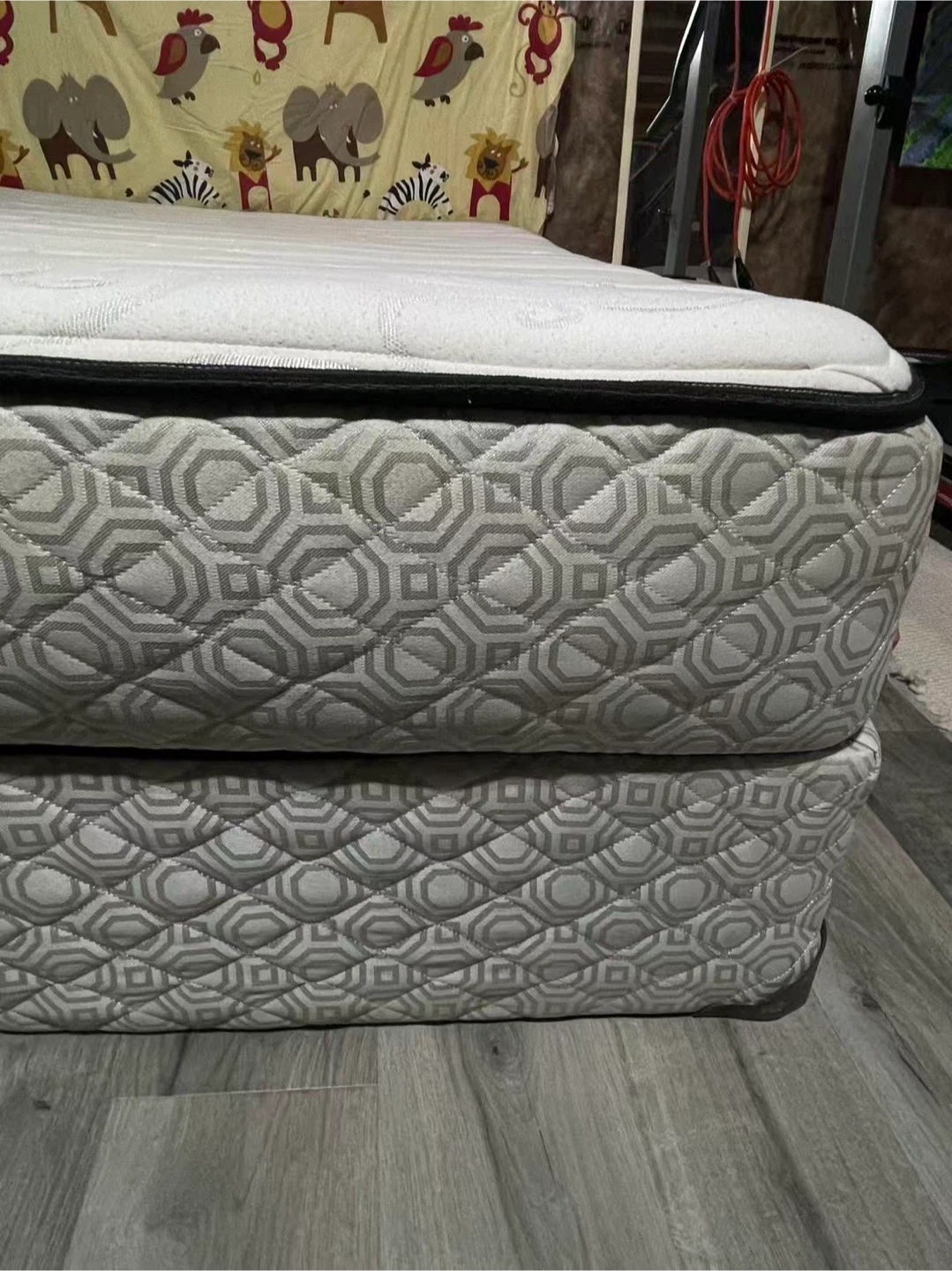 Sealy Posturepedic Mattress - photo 3