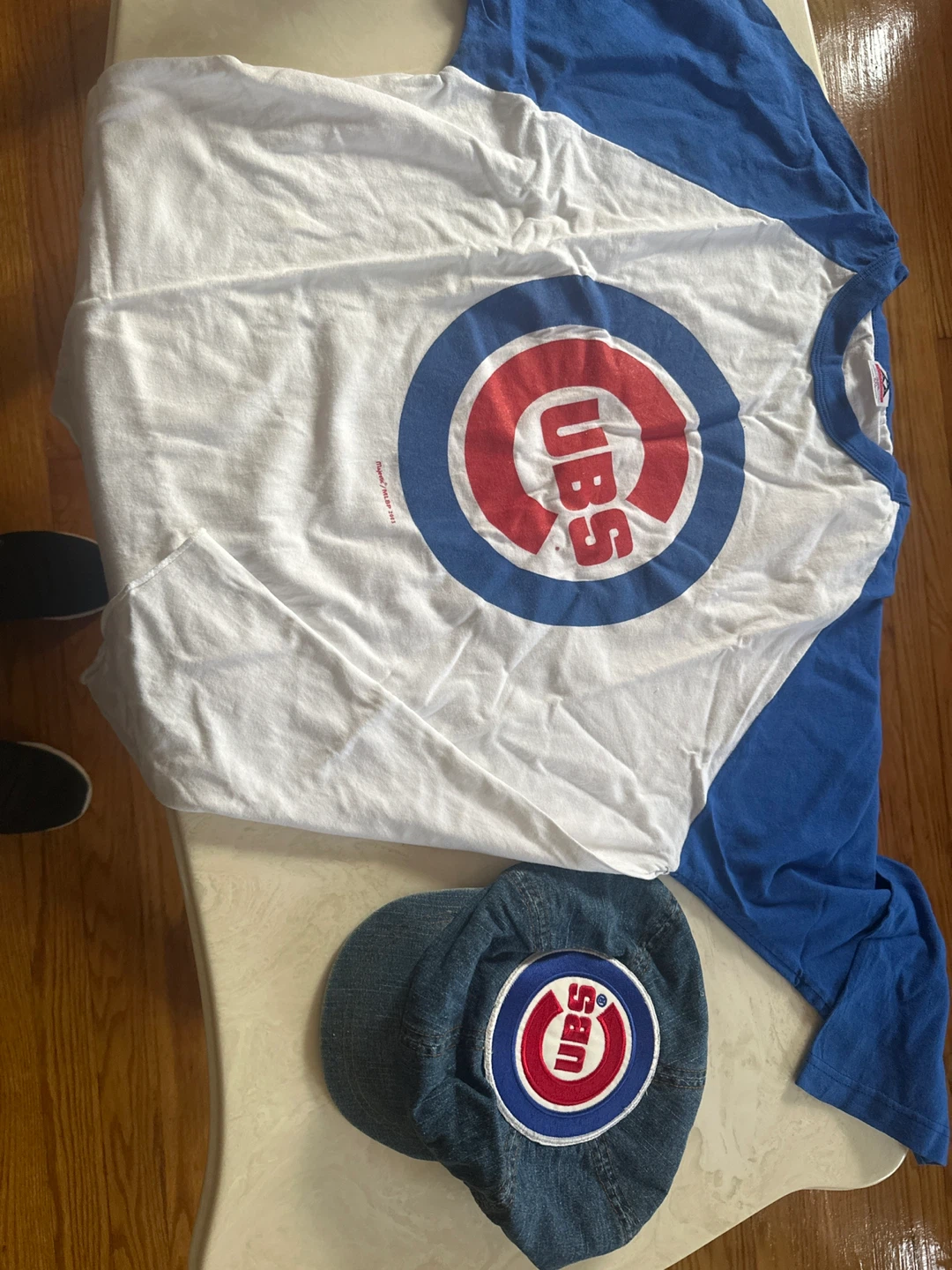 Chicago Cubs Baseball Cap and Raglan T-Shirt