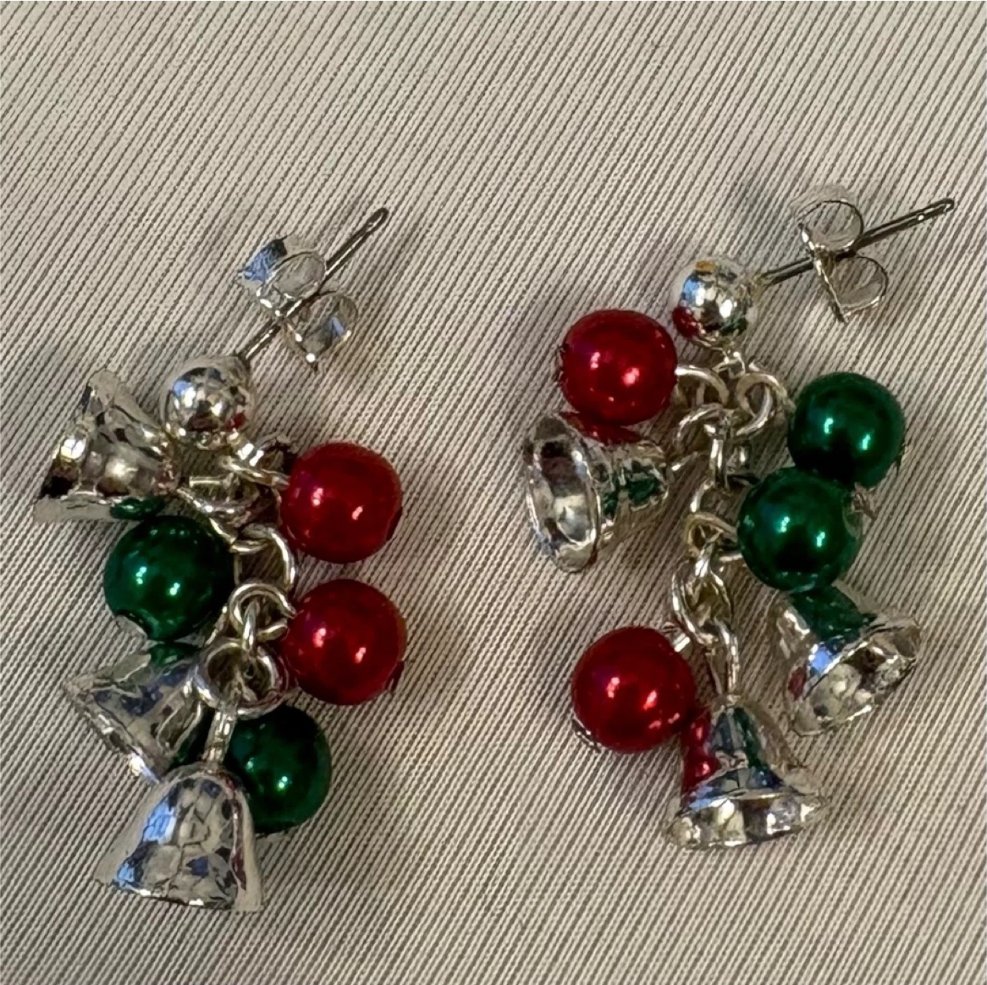 Christmas Ball and Bell Cluster Dangle Earrings Red Silver Green - photo 3