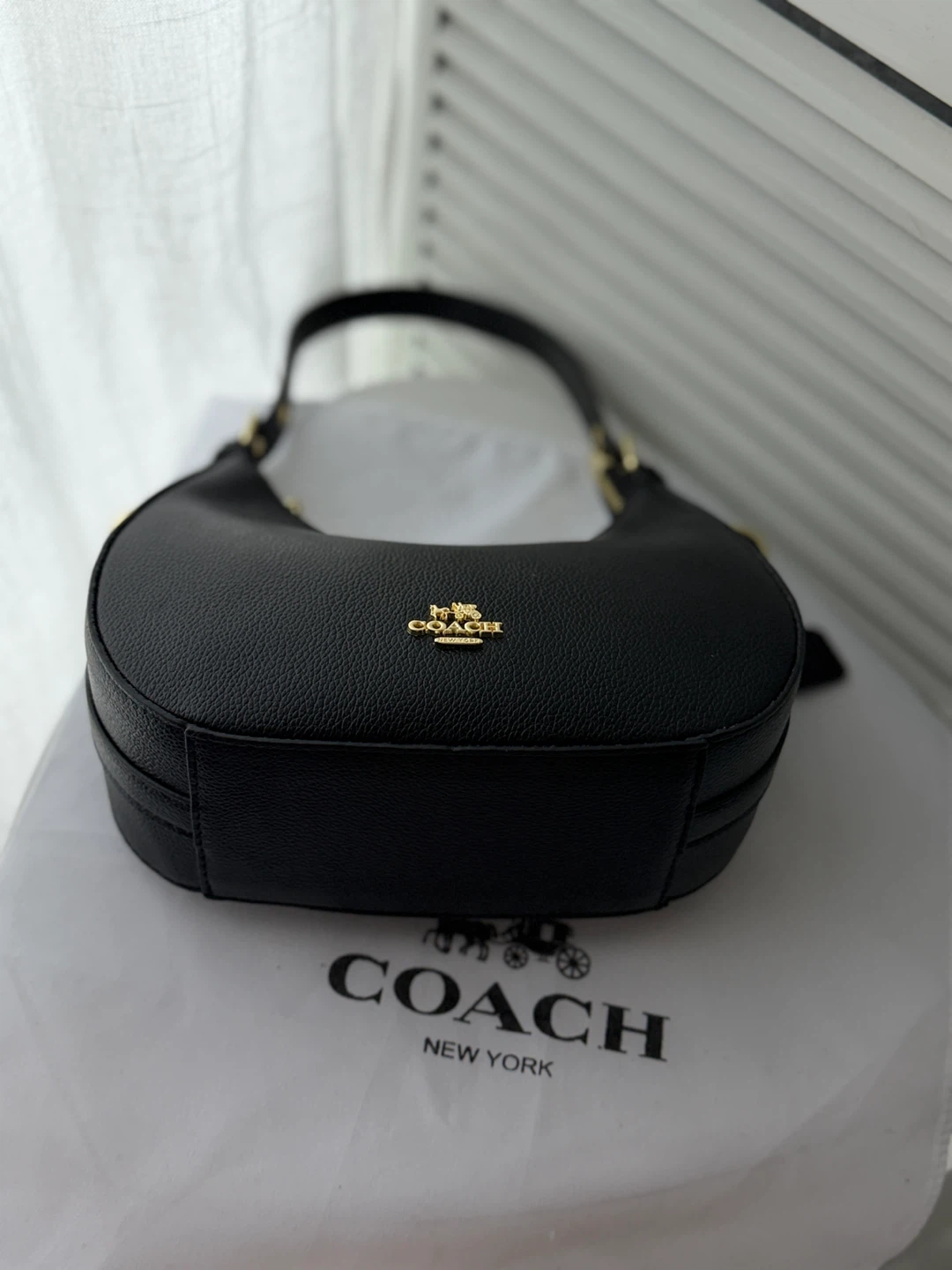 Black Leather COACH Hobo Shoulder Bag with Gold Hardware - photo 2