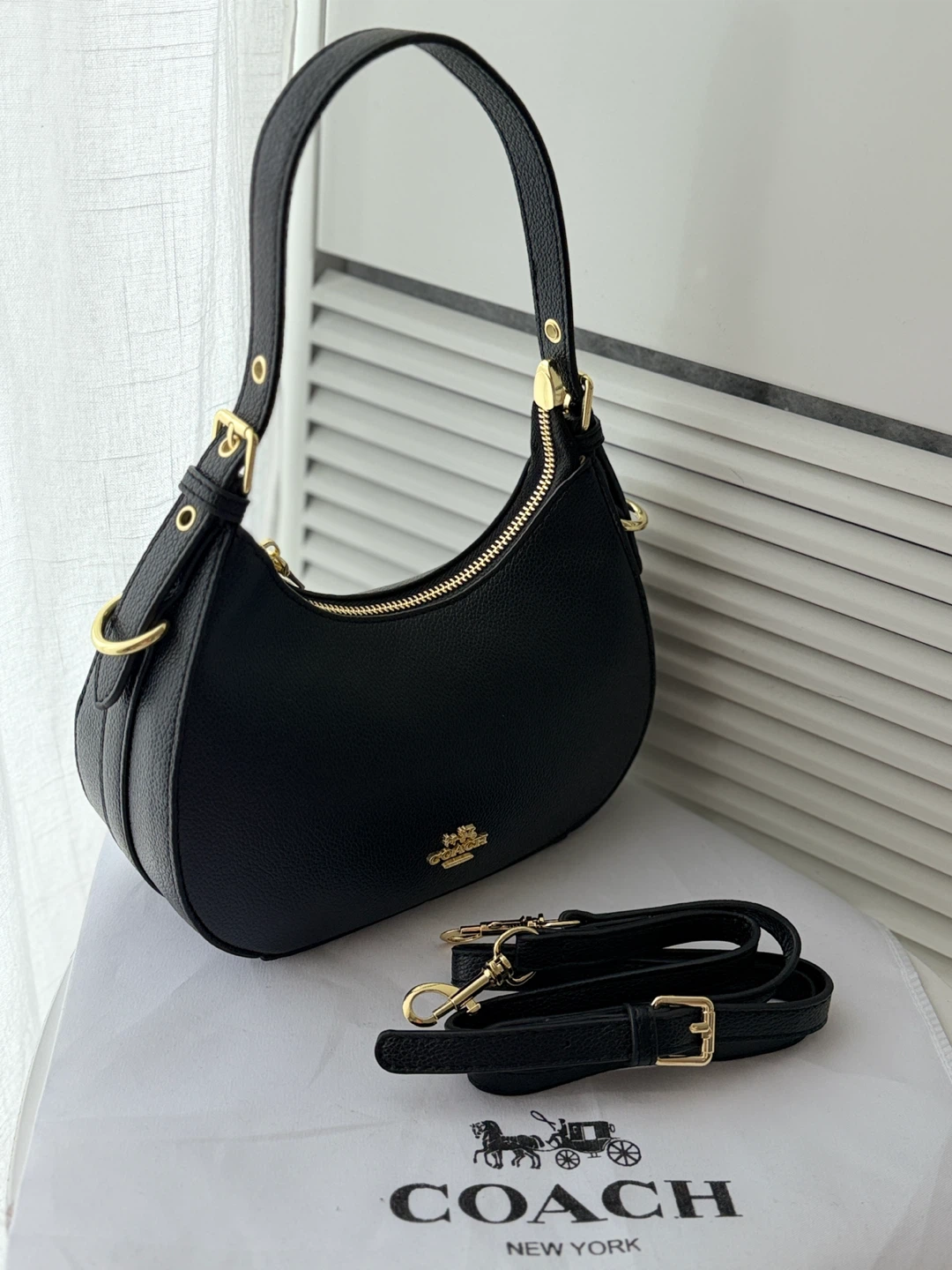 Black Leather COACH Hobo Shoulder Bag with Gold Hardware - photo 3