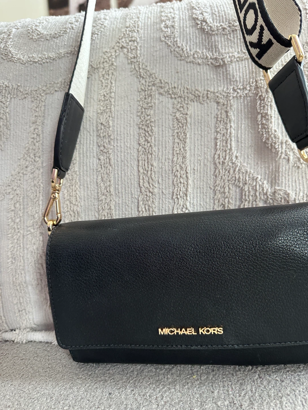 MICHAEL KORS Black Leather Wallet Crossbody Bag