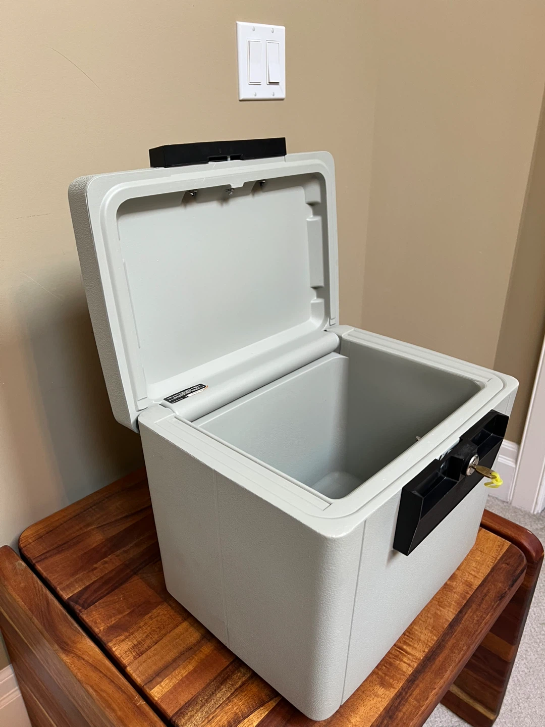 Sentry 1170 Storage Box/Safe - photo 2