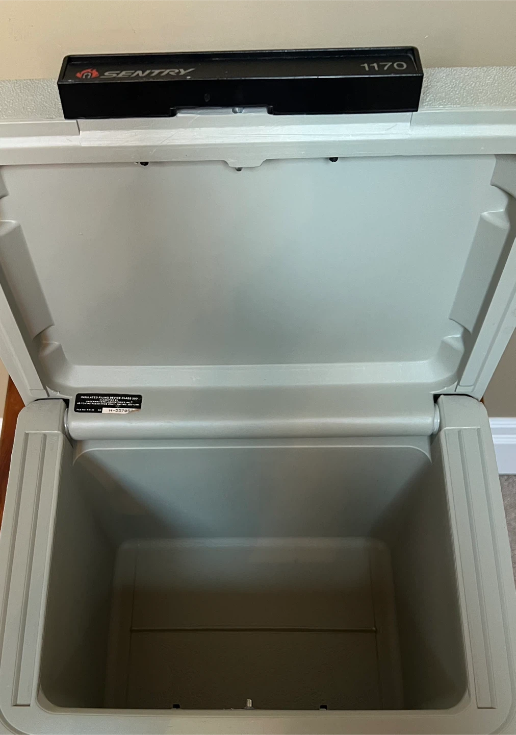 Sentry 1170 Storage Box/Safe - photo 3