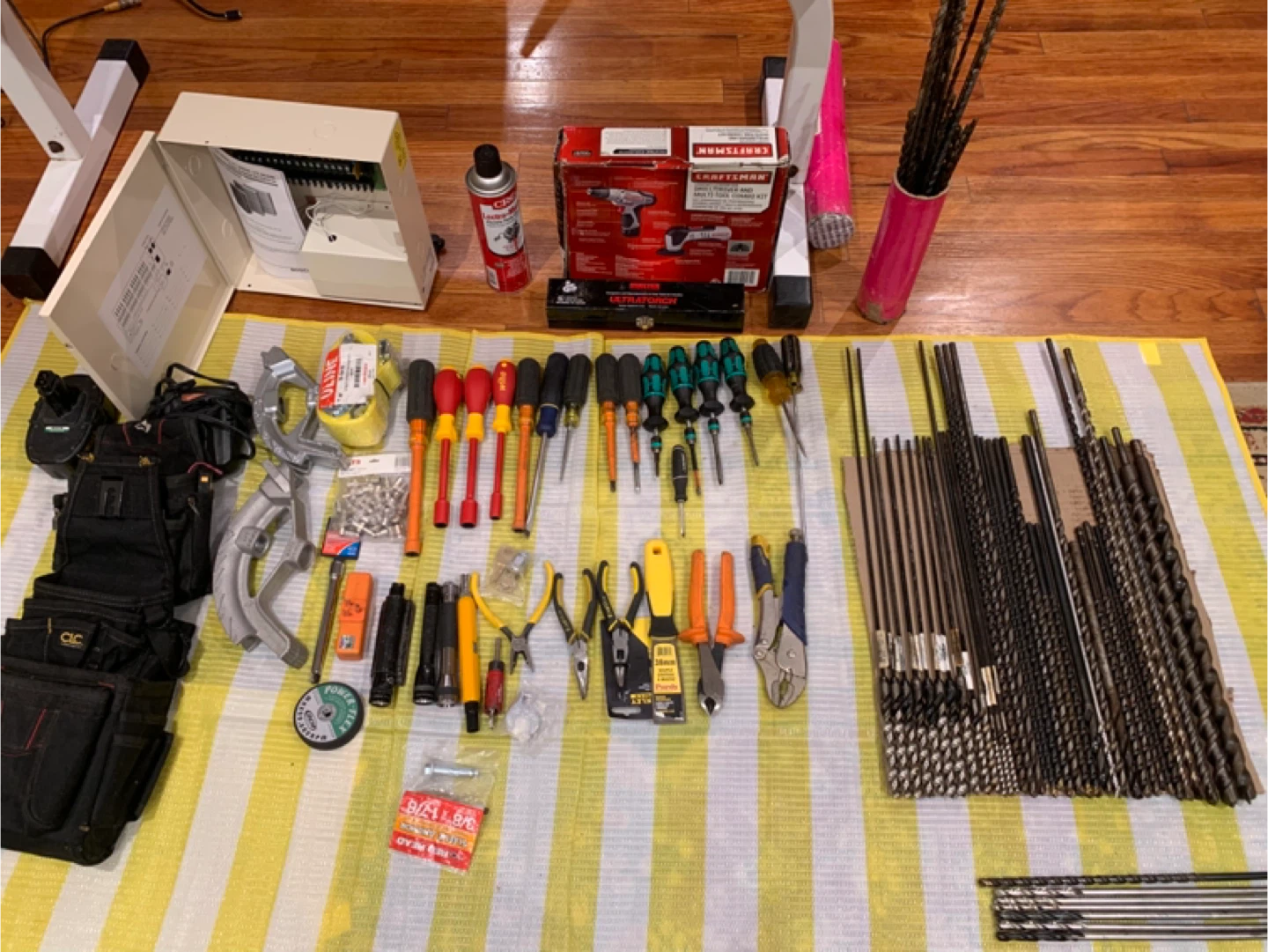 Assorted Drill Bits and Screwdrivers Set - photo 3