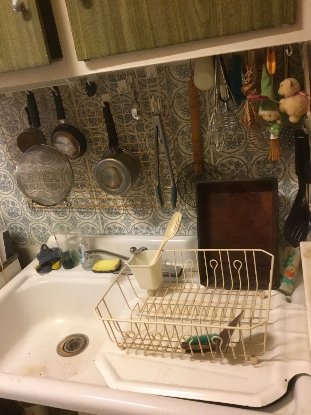 Apt Moving Sale: Kitchen items