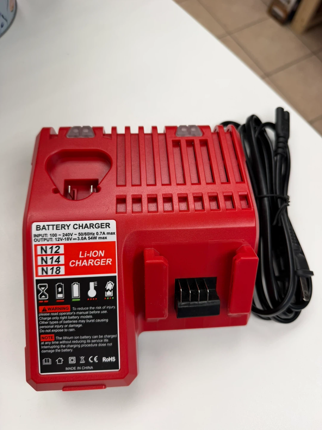 Milwaukee 12V-18V Lithium Ion Battery Charger - photo 4