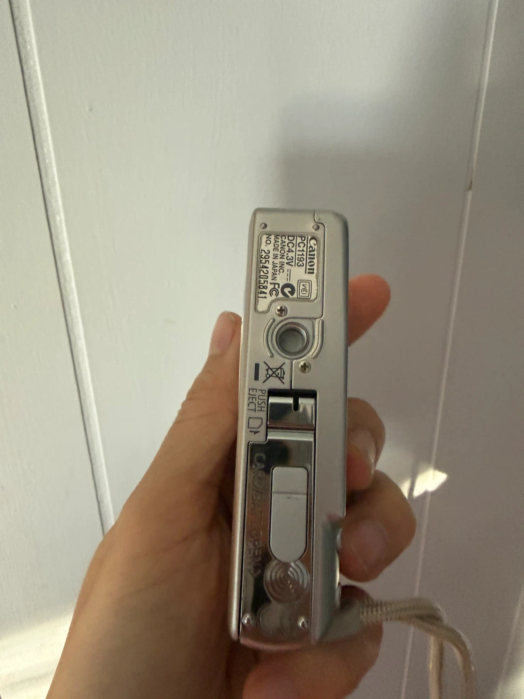 Canon PowerShot SD600 Digital ELPH Camera - photo 2