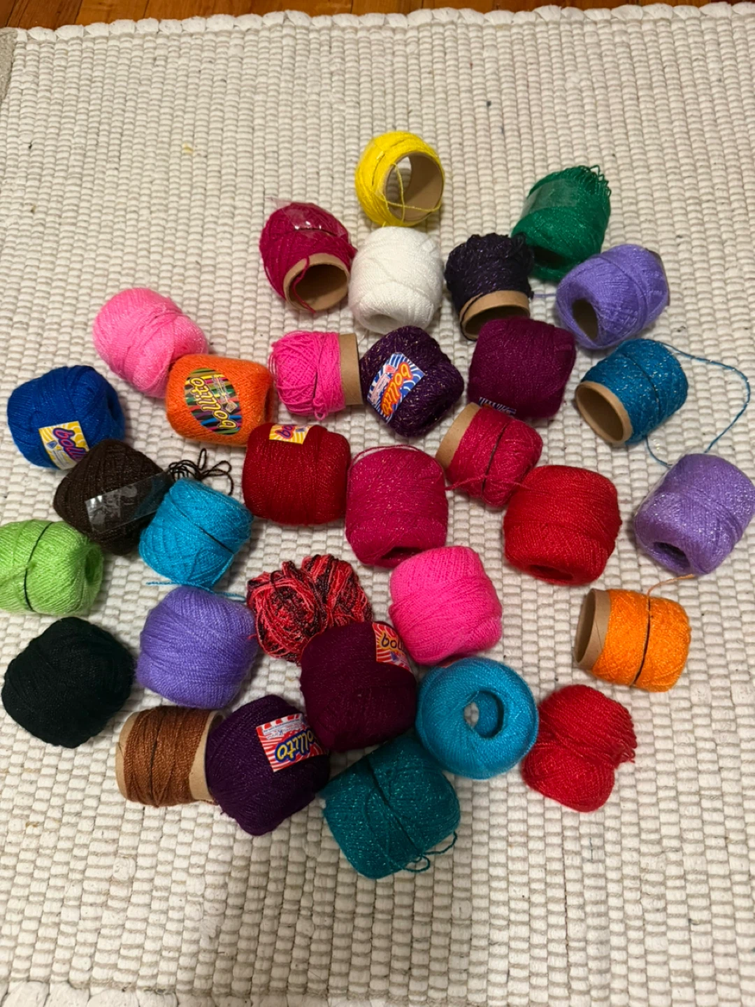 Lot of 28 Skeins of Yarn - photo 2