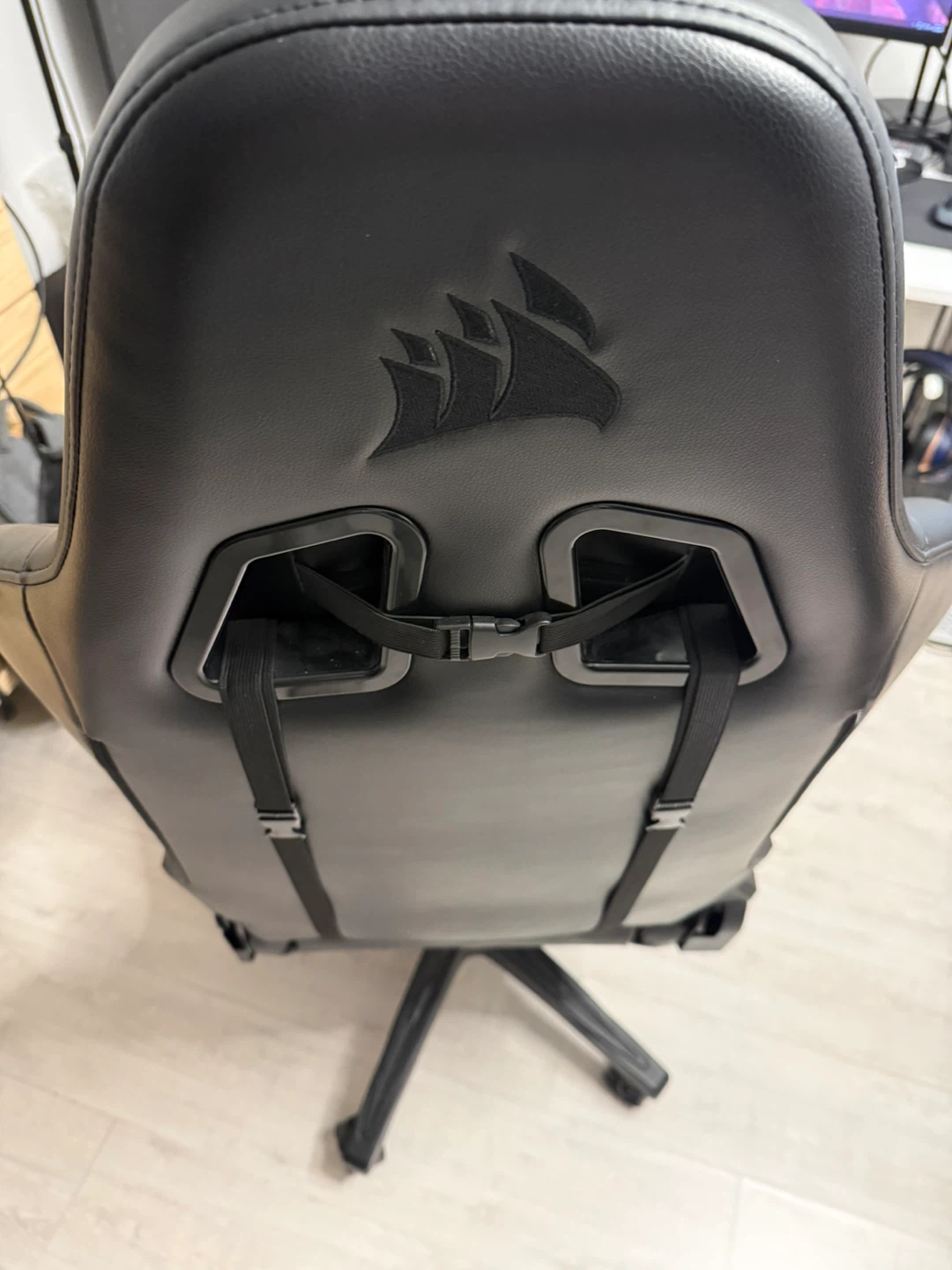 Corsair Gaming Chair - photo 3