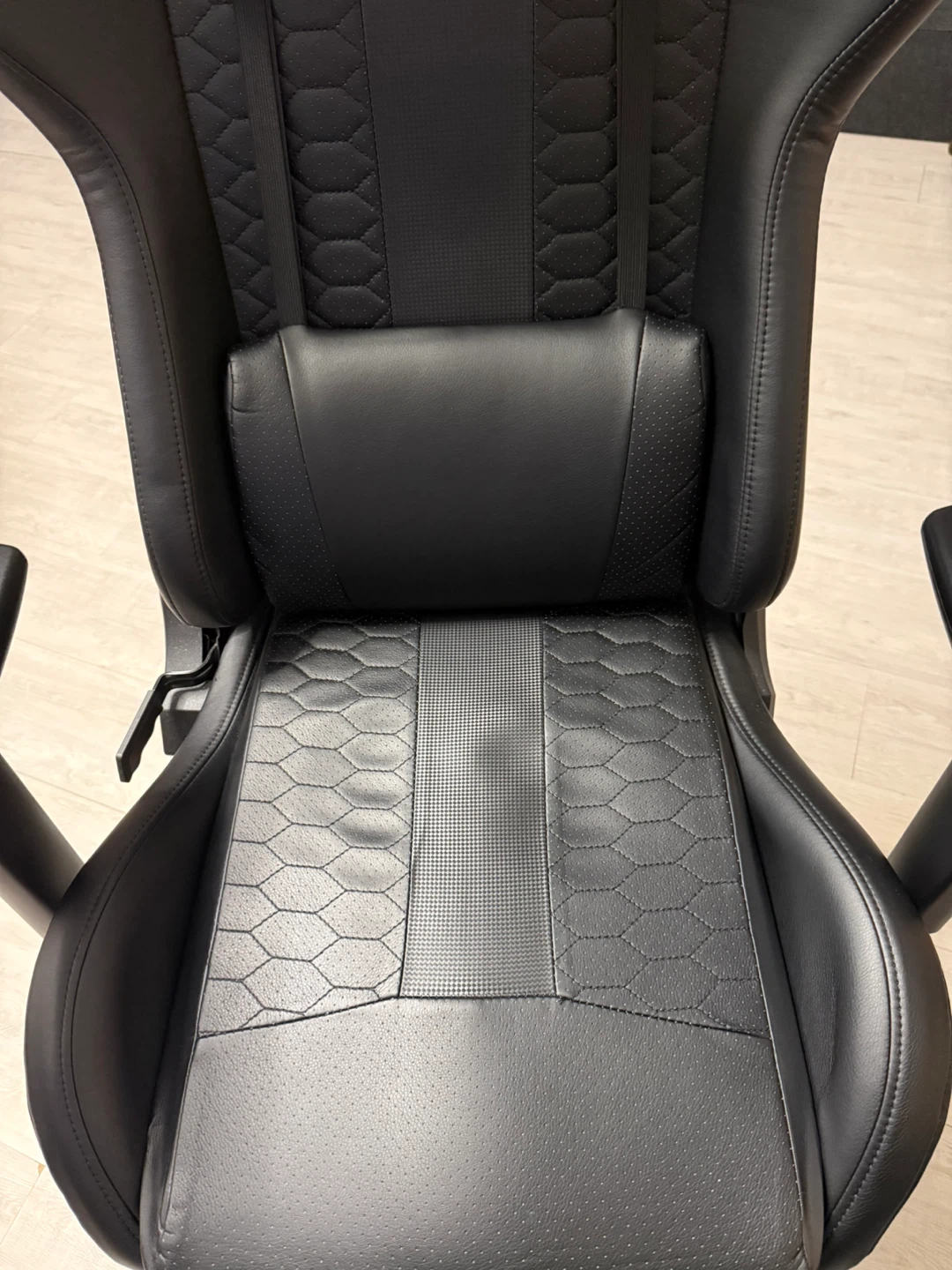 Corsair Gaming Chair - photo 2
