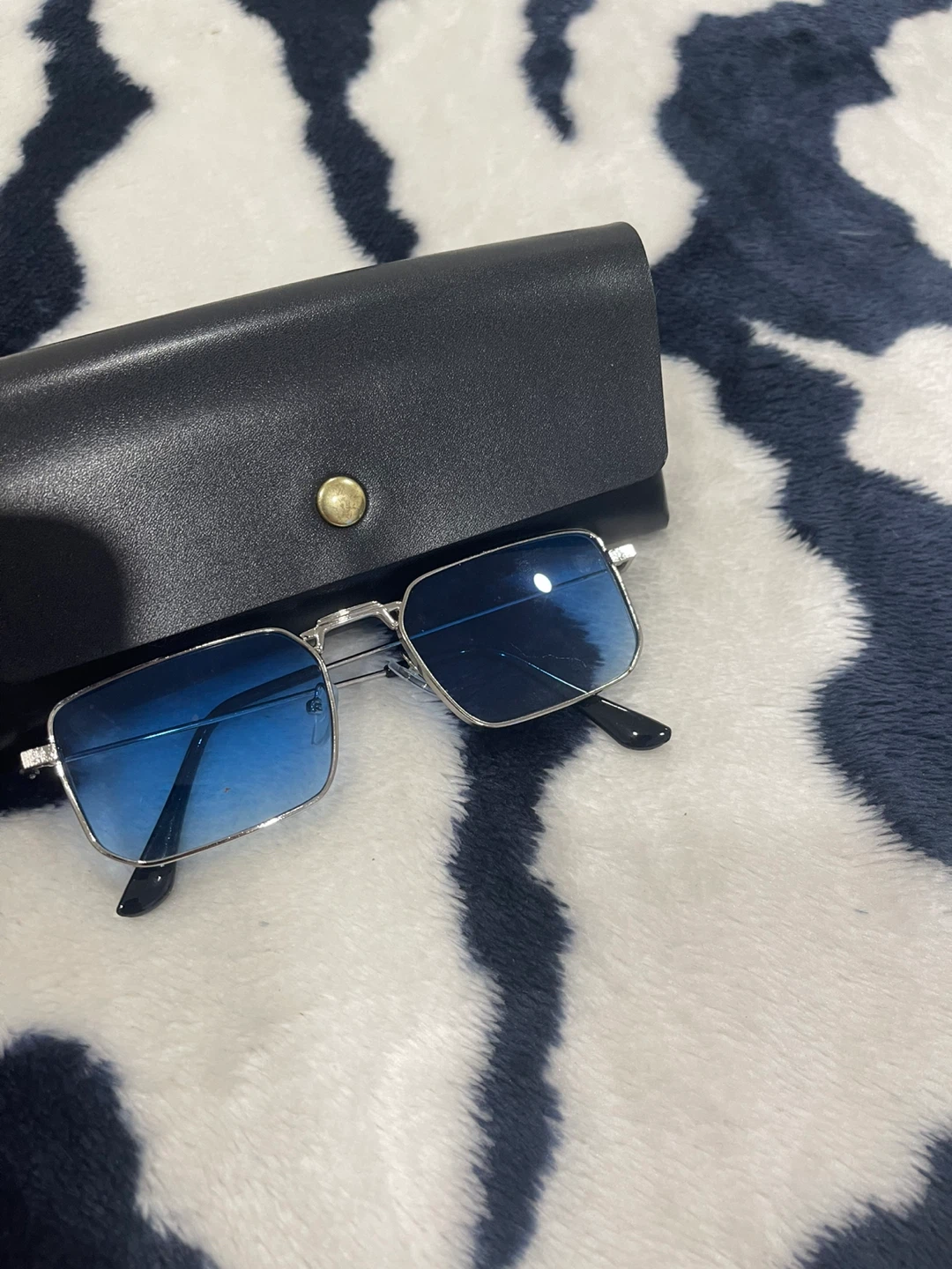 Square Sunglasses with Blue Gradient Lenses & Case - photo 2