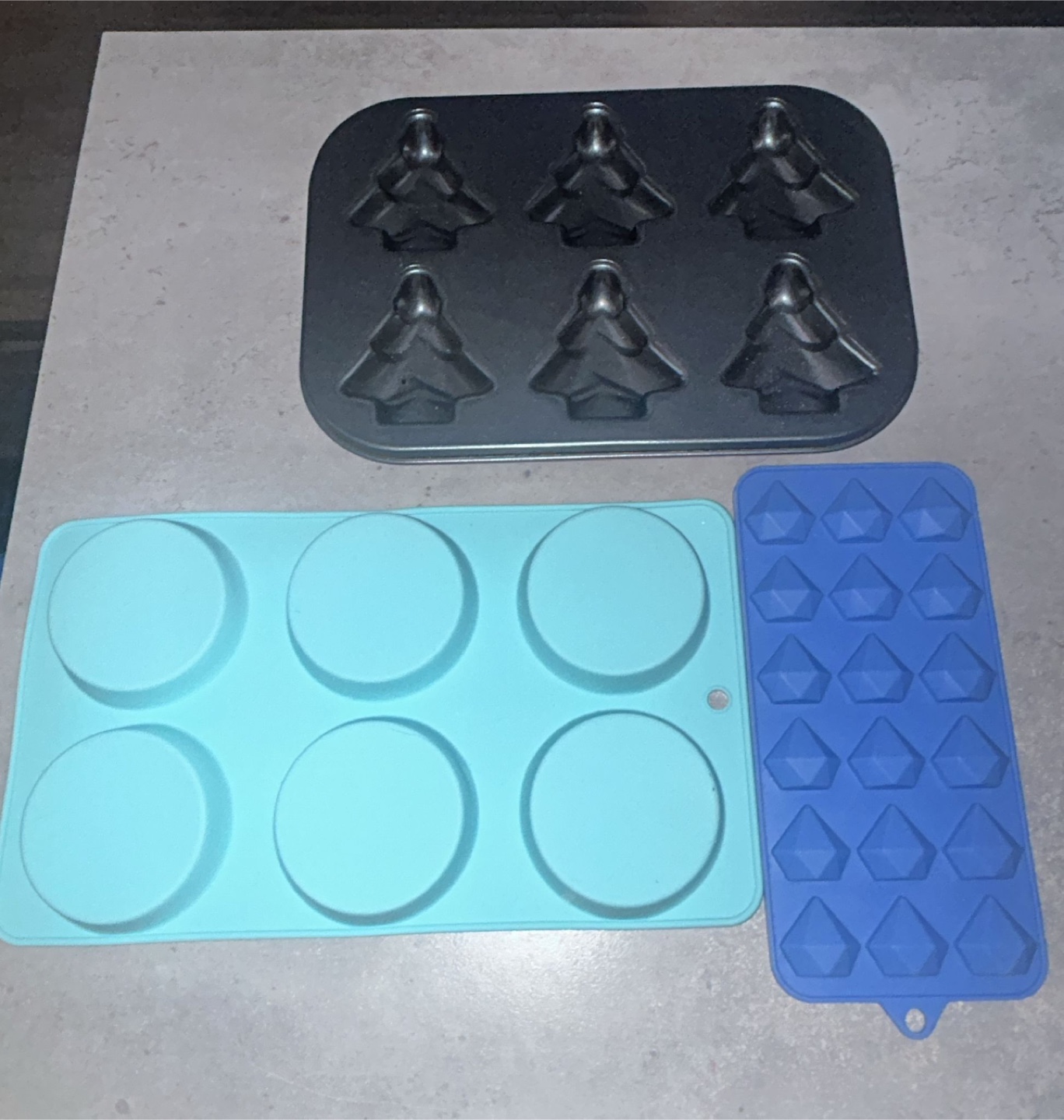 Baking Molds: Tree, Round, and Diamond Shapes