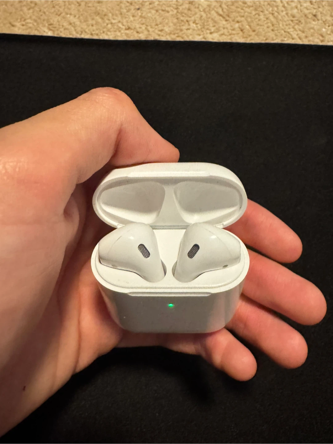 Apple AirPods (2nd generation) Charging Case - photo 2