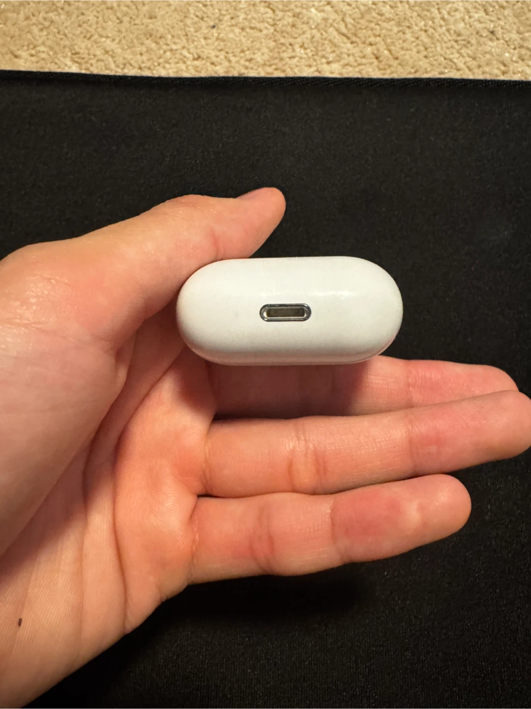 Apple AirPods (2nd generation) Charging Case