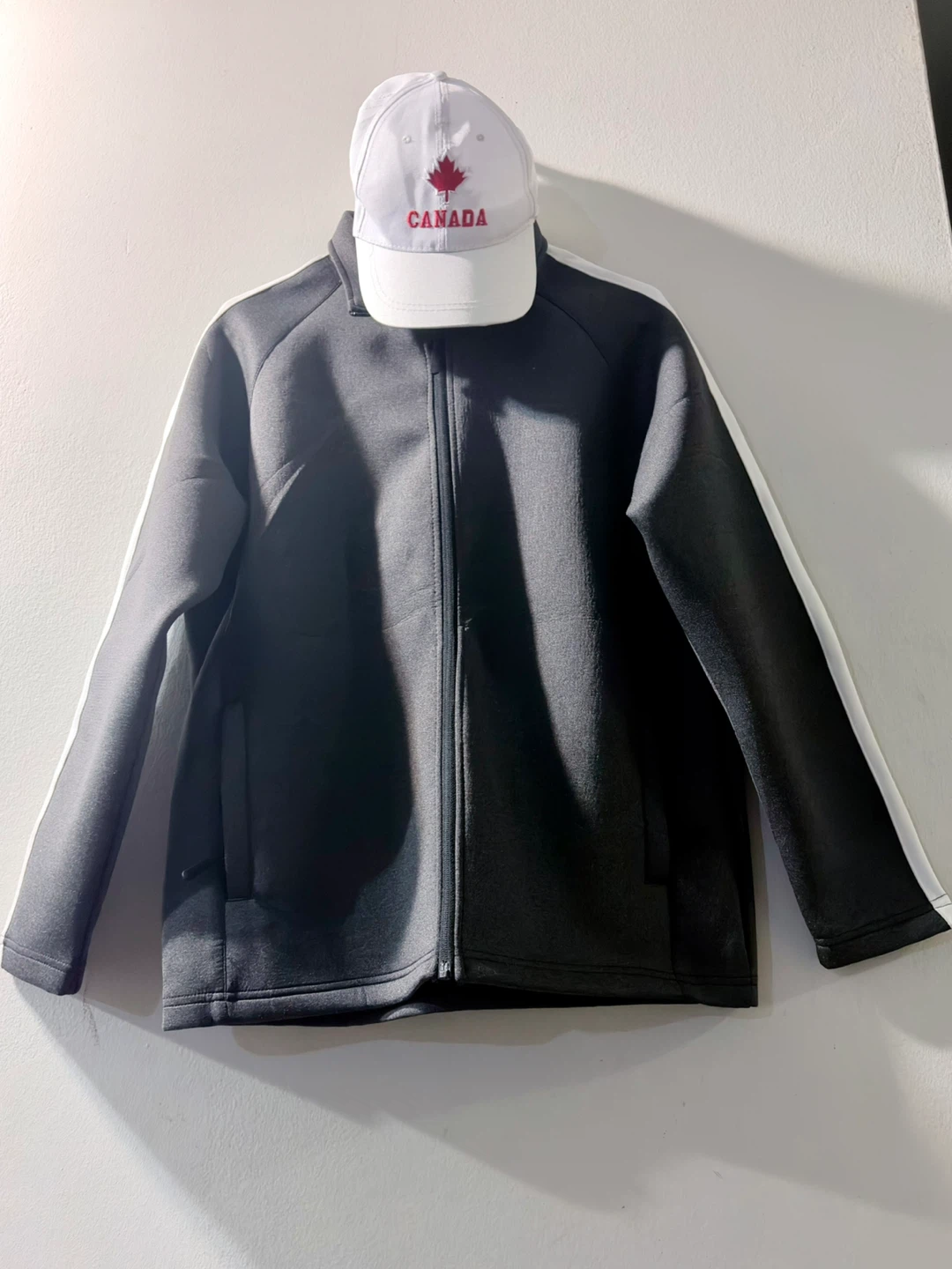Cap & Track Suit - photo 2
