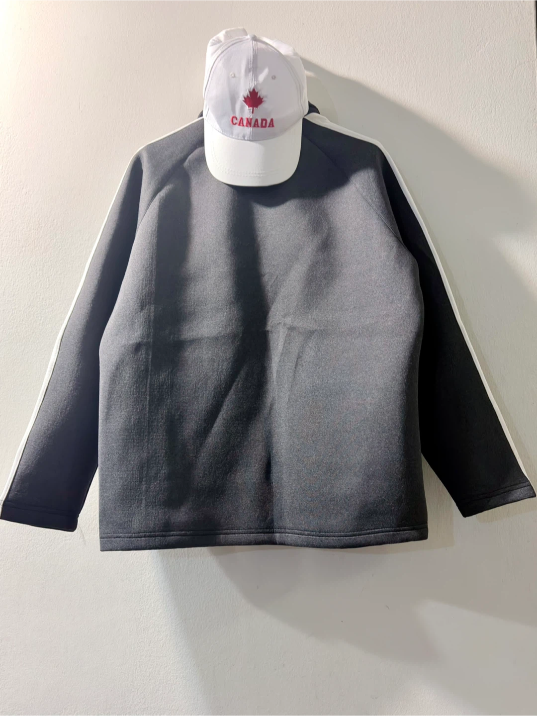 Cap & Track Suit - photo 3