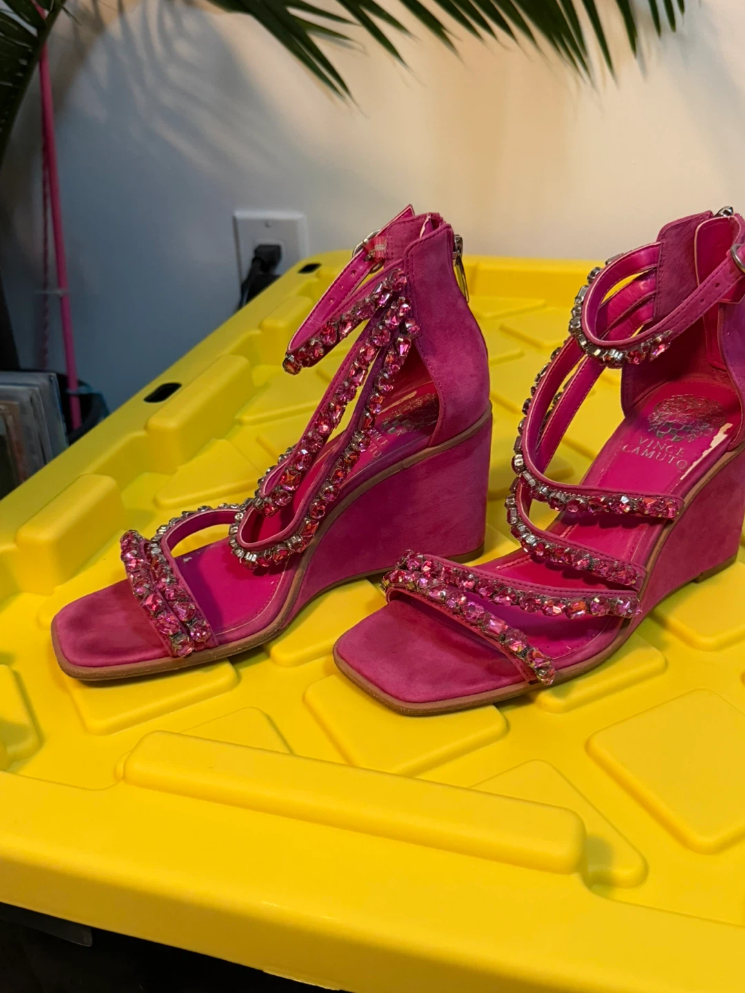 Vince Camuto Pink Wedge Sandals - photo 3