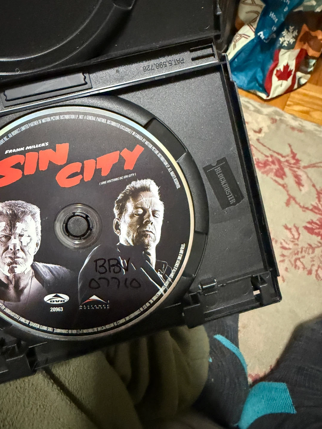 Sin City (2005) – DVD – Blockbuster Rental Copy - photo 3