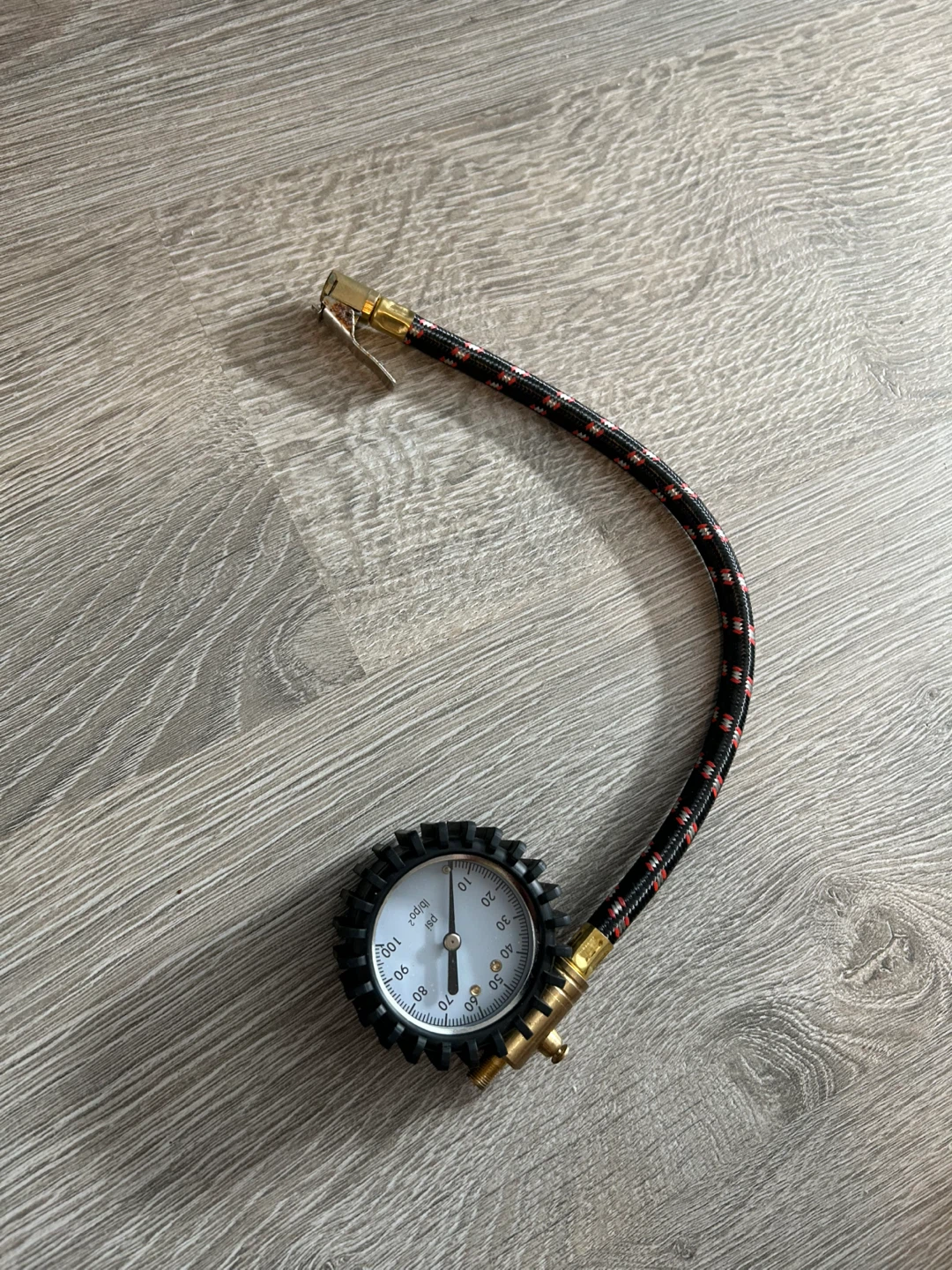 Tire Pressure Gauge with Flexible Hose