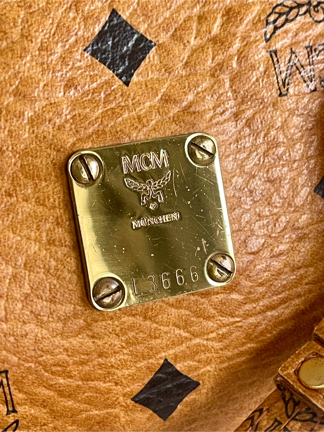 Preloved MCM München Visetos Boston Bag - photo 2
